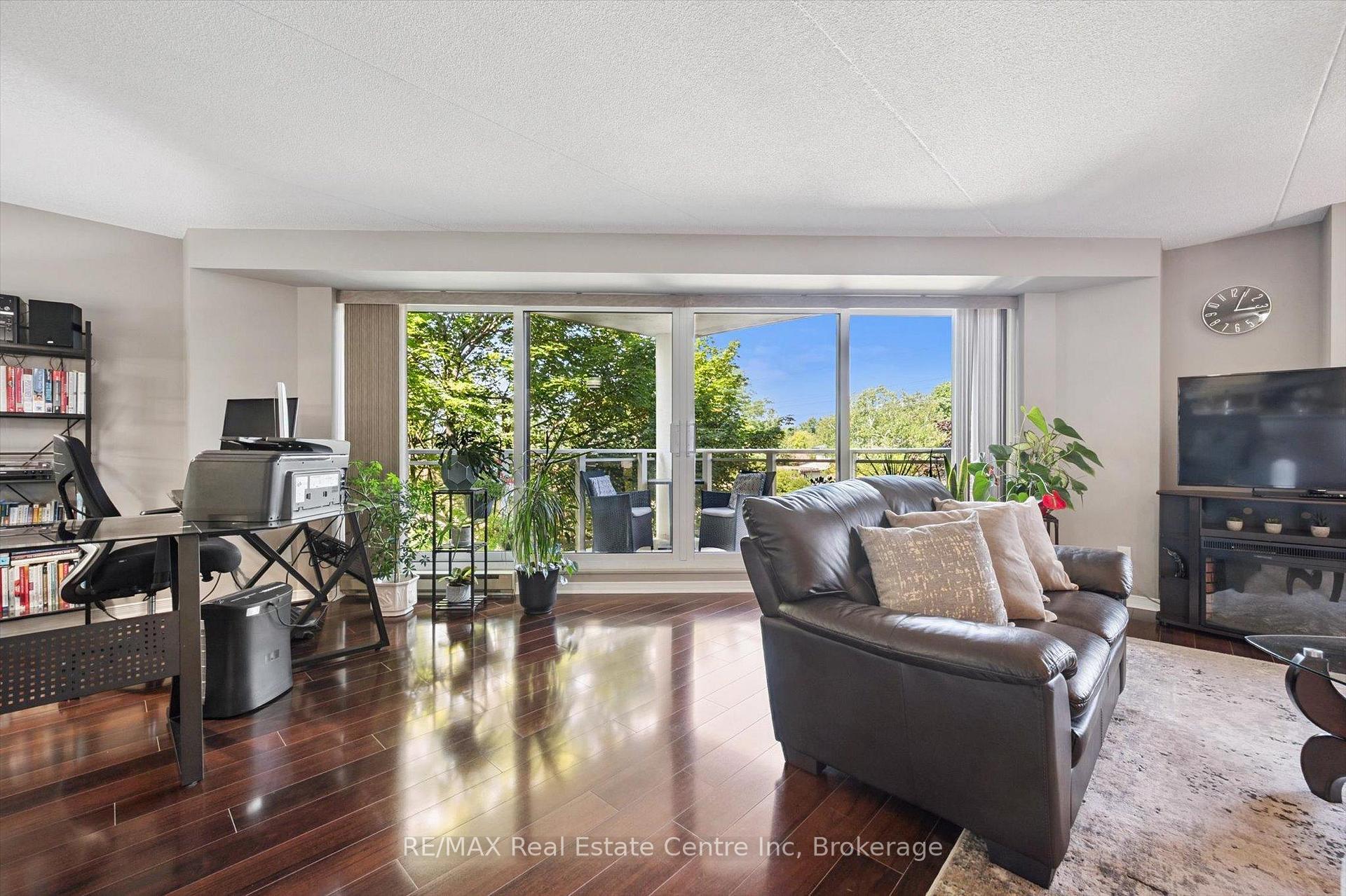 Photo 9 of Unit 306, 8 Christopher Court, Guelph, Kortright West — HOMEH