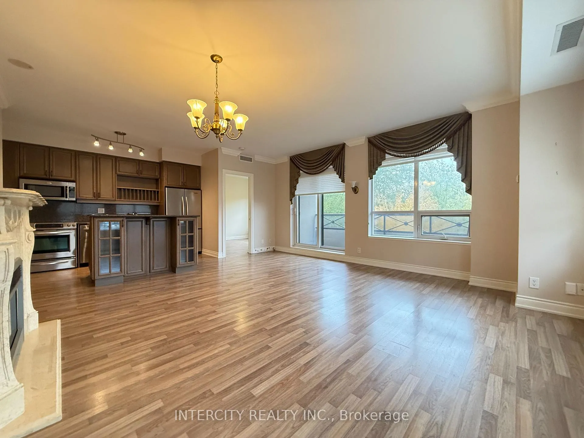 Photo 3 of Unit 212, 9225 Jane Street, Vaughan, Maple — HOMEH
