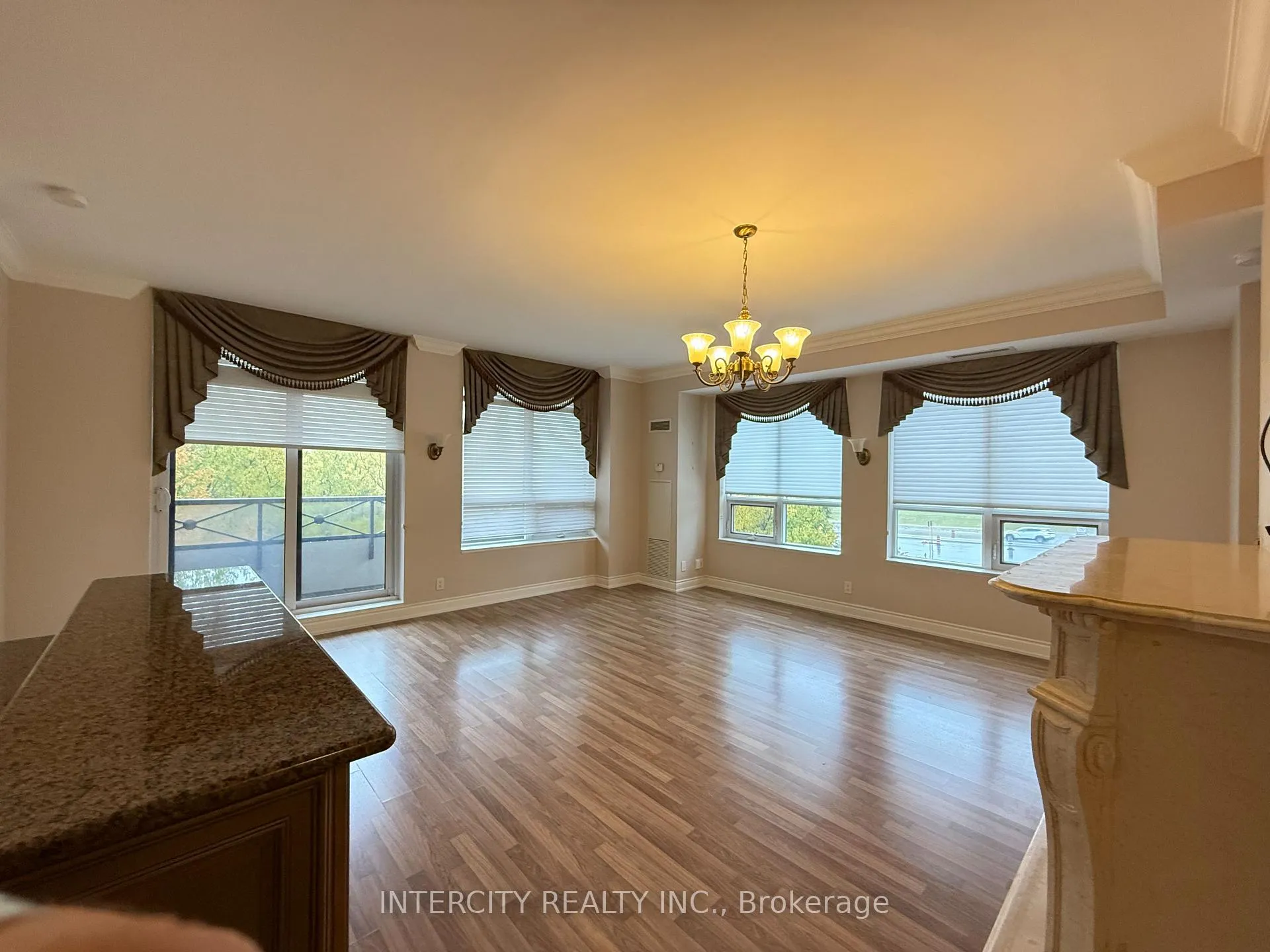 Photo 4 of Unit 212, 9225 Jane Street, Vaughan, Maple — HOMEH