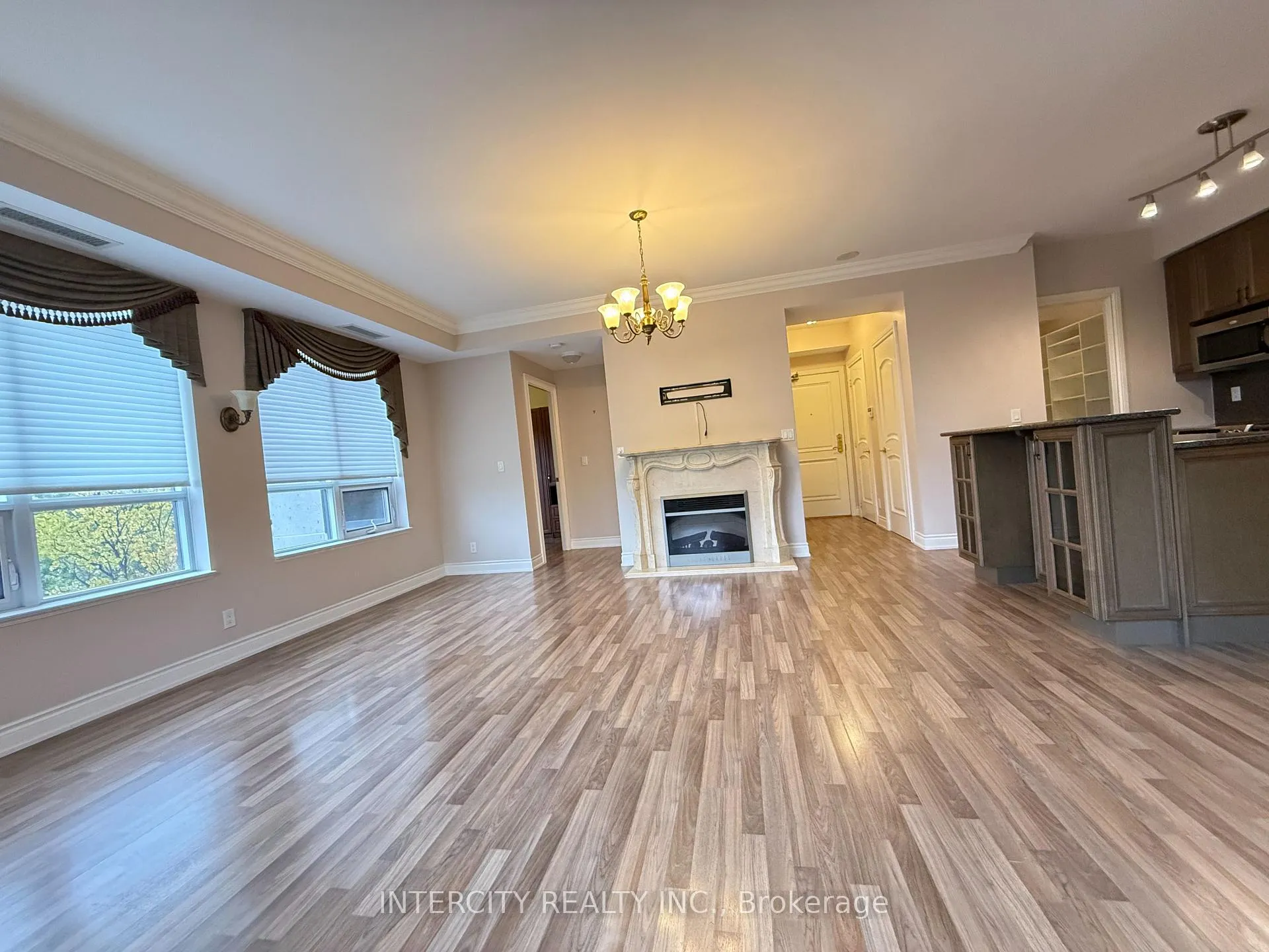Photo 8 of Unit 212, 9225 Jane Street, Vaughan, Maple — HOMEH