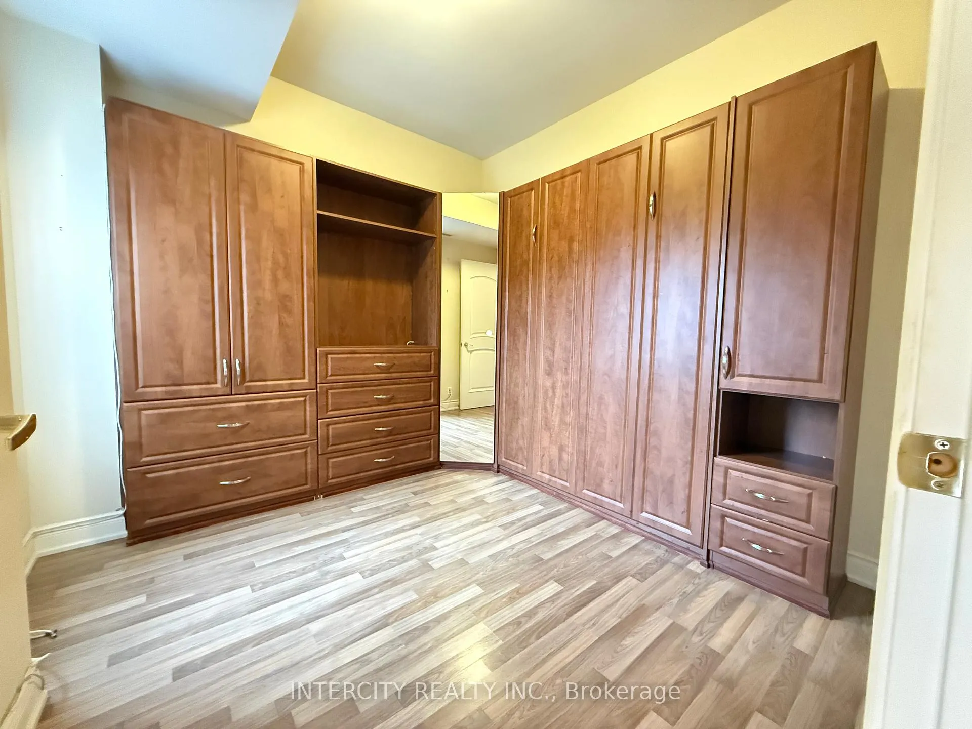 Photo 12 of Unit 212, 9225 Jane Street, Vaughan, Maple — HOMEH
