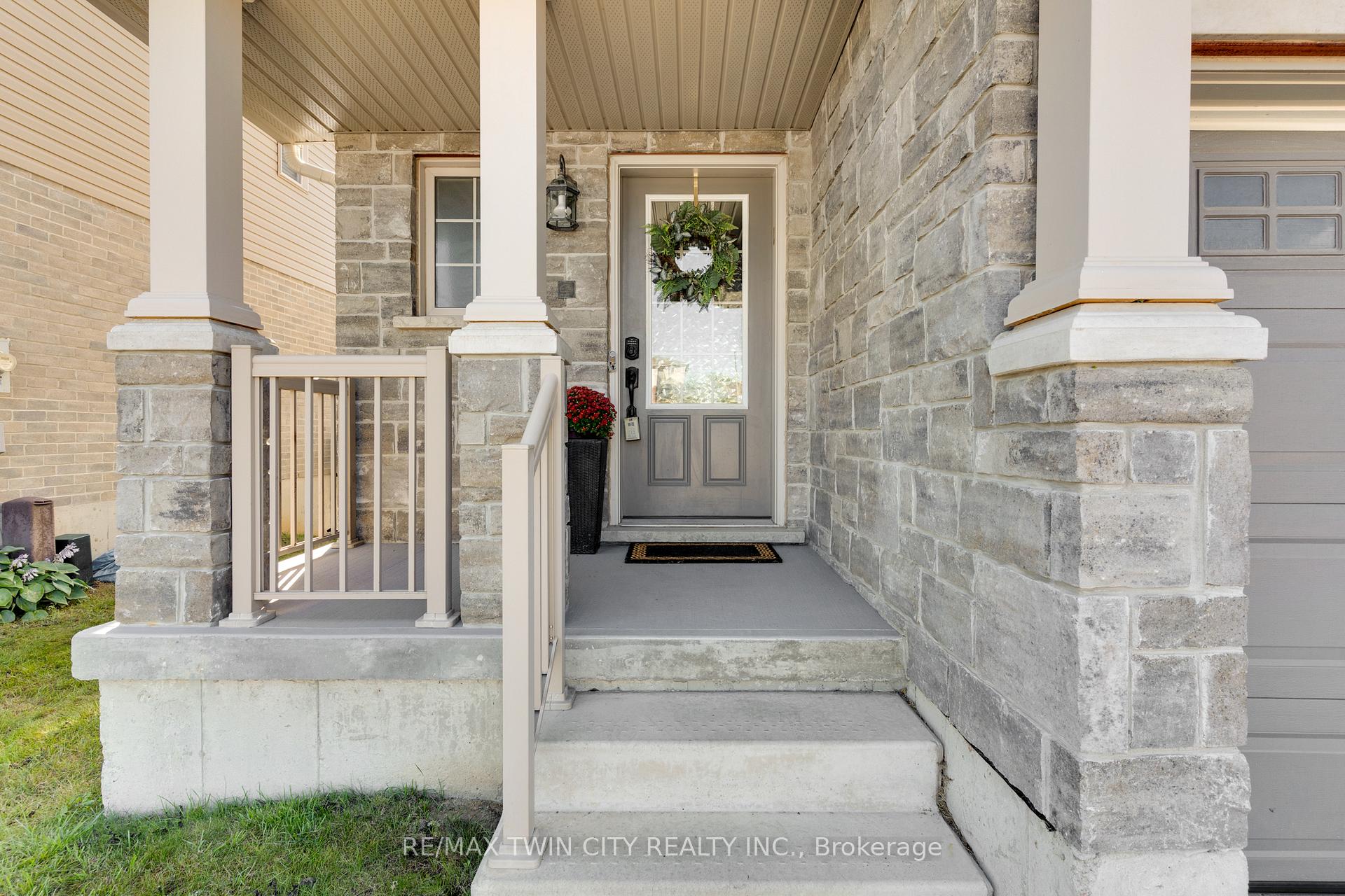 Photo 3 of Unit H32, 6 Upper Mercer Street, Kitchener — HOMEH