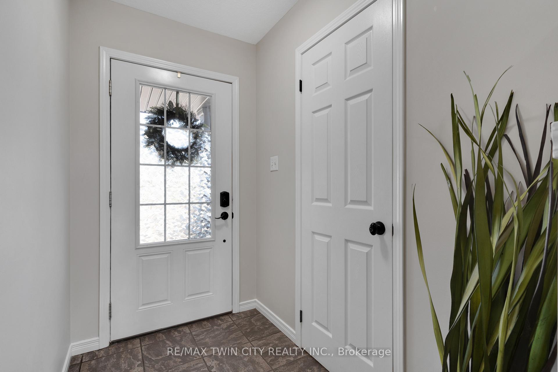 Photo 4 of Unit H32, 6 Upper Mercer Street, Kitchener — HOMEH