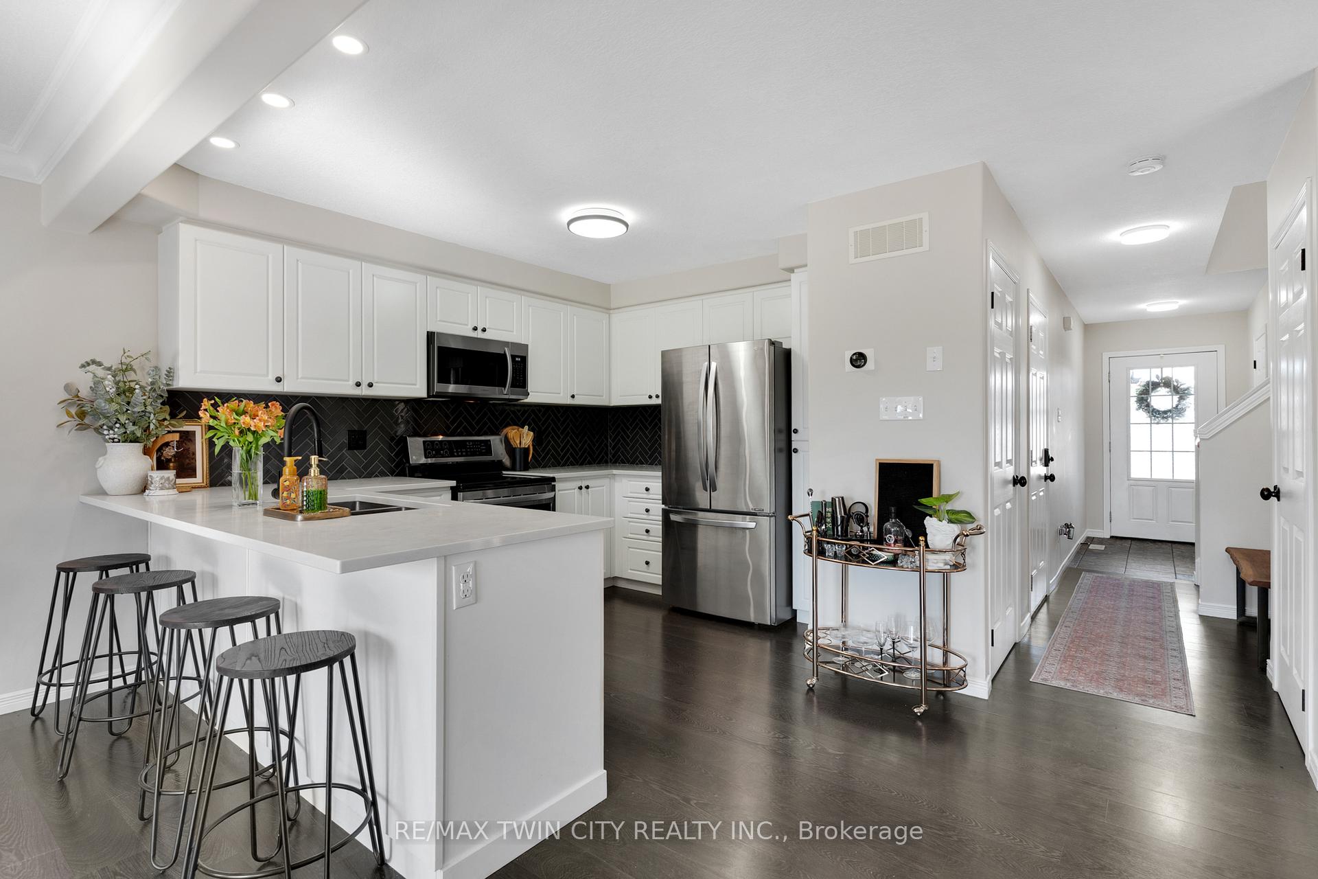 Photo 10 of Unit H32, 6 Upper Mercer Street, Kitchener — HOMEH