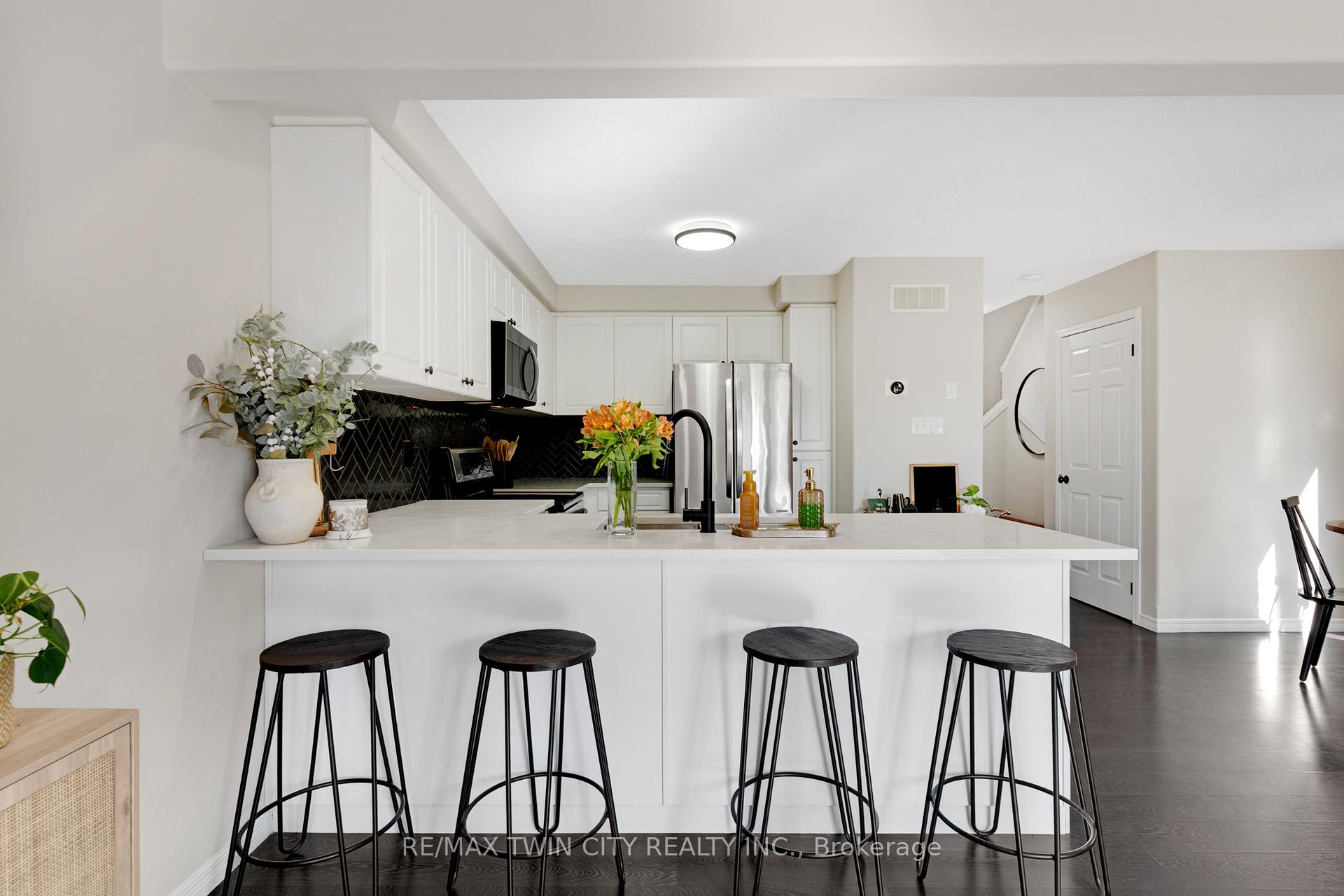 Photo 11 of Unit H32, 6 Upper Mercer Street, Kitchener — HOMEH