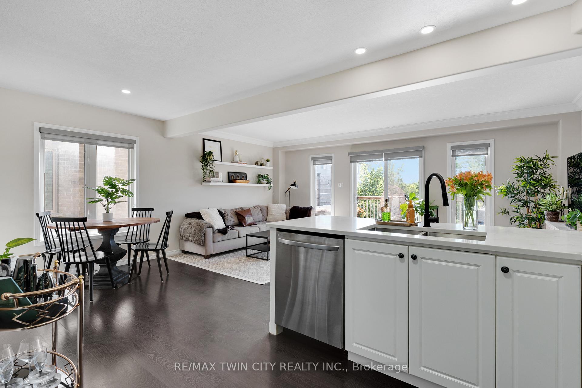 Photo 13 of Unit H32, 6 Upper Mercer Street, Kitchener — HOMEH