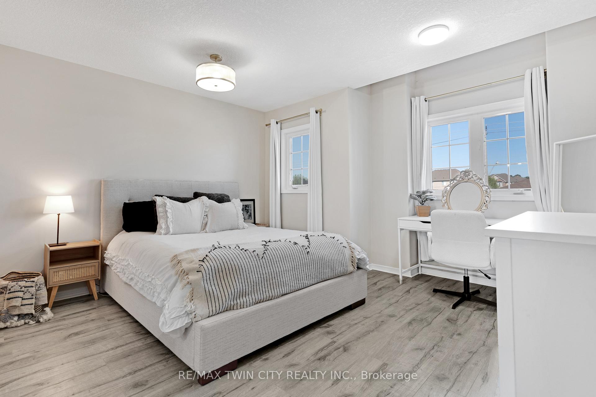 Photo 18 of Unit H32, 6 Upper Mercer Street, Kitchener — HOMEH