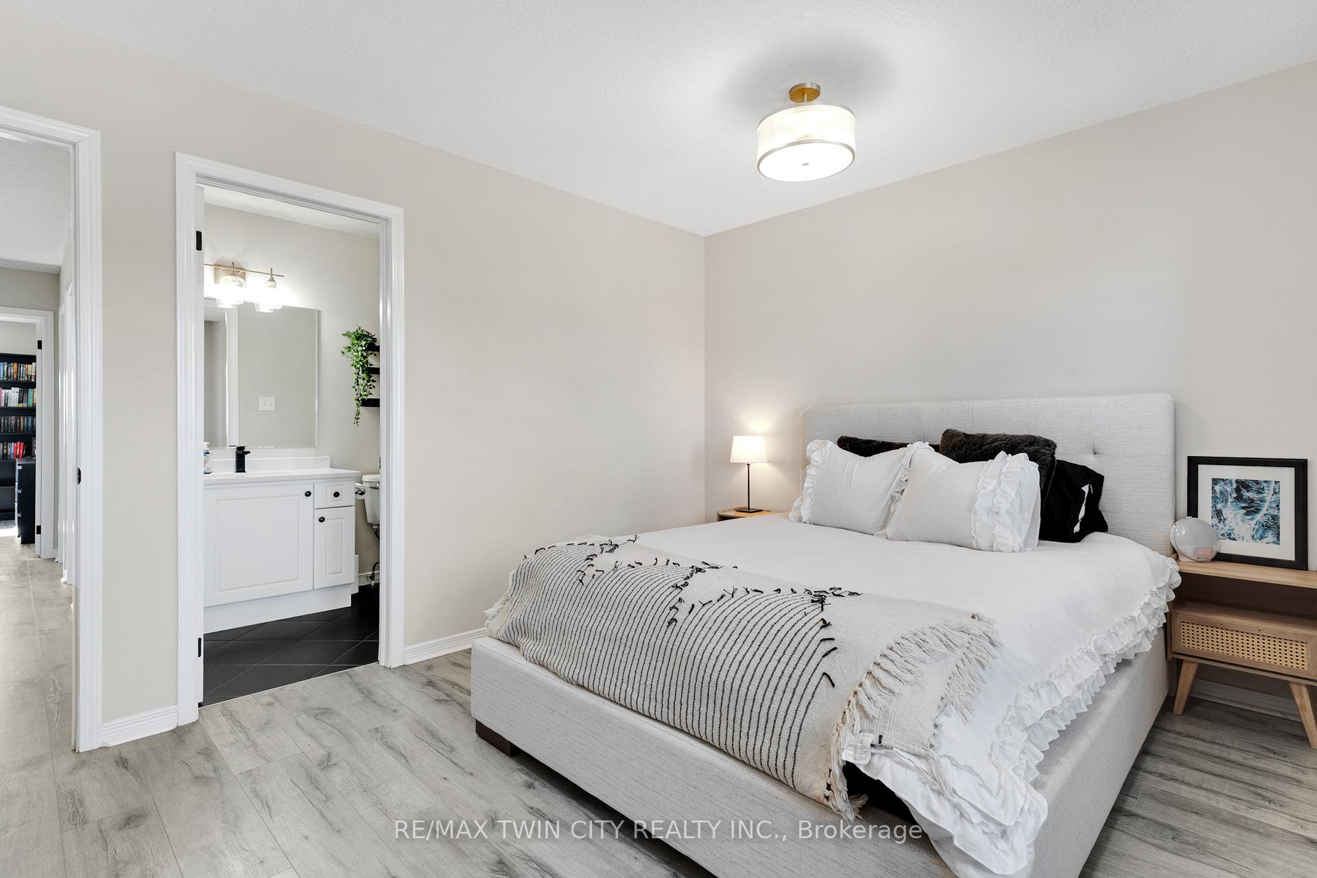 Photo 20 of Unit H32, 6 Upper Mercer Street, Kitchener — HOMEH