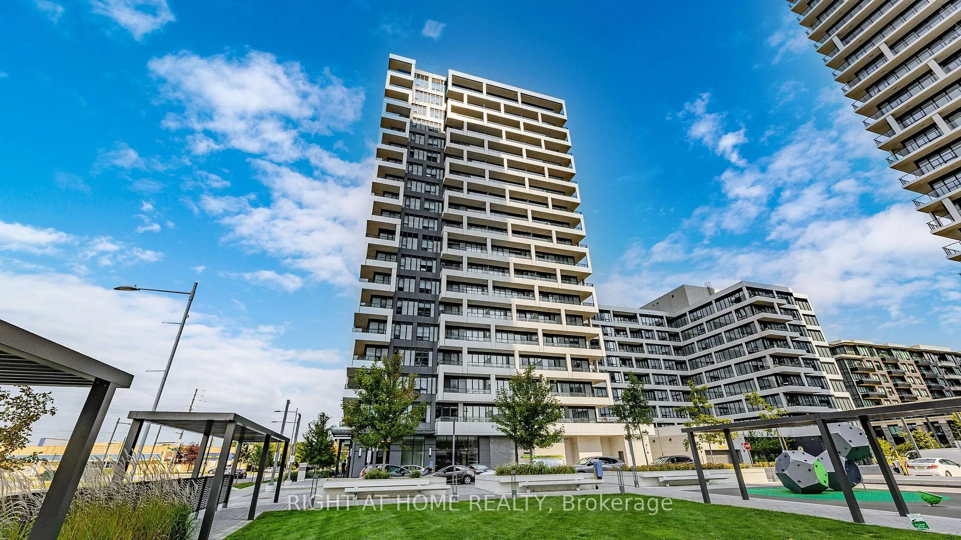 Photo 2 of Unit 807, 38 Water Walk Drive, Markham, Unionville — HOMEH