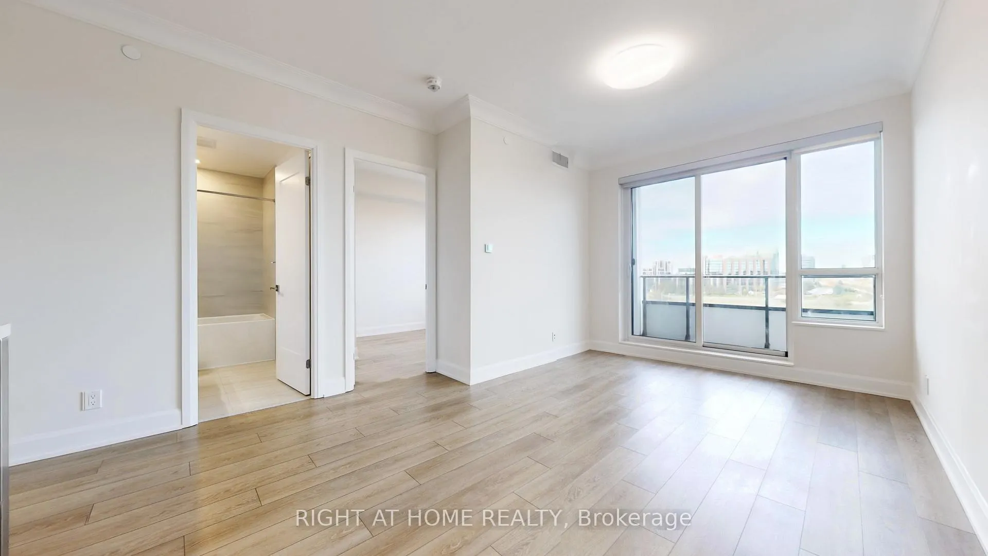 Photo 3 of Unit 807, 38 Water Walk Drive, Markham, Unionville — HOMEH