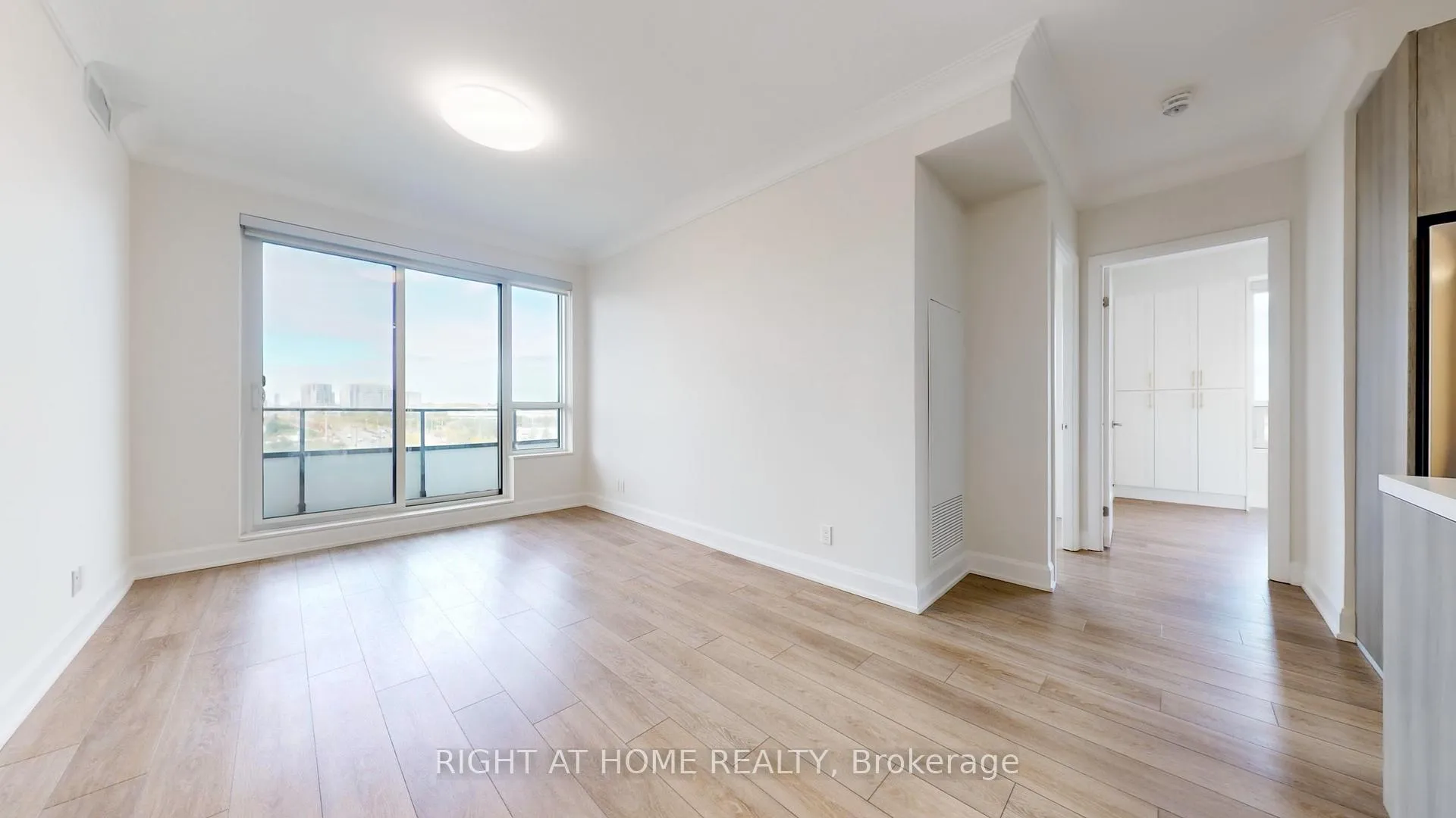 Photo 5 of Unit 807, 38 Water Walk Drive, Markham, Unionville — HOMEH