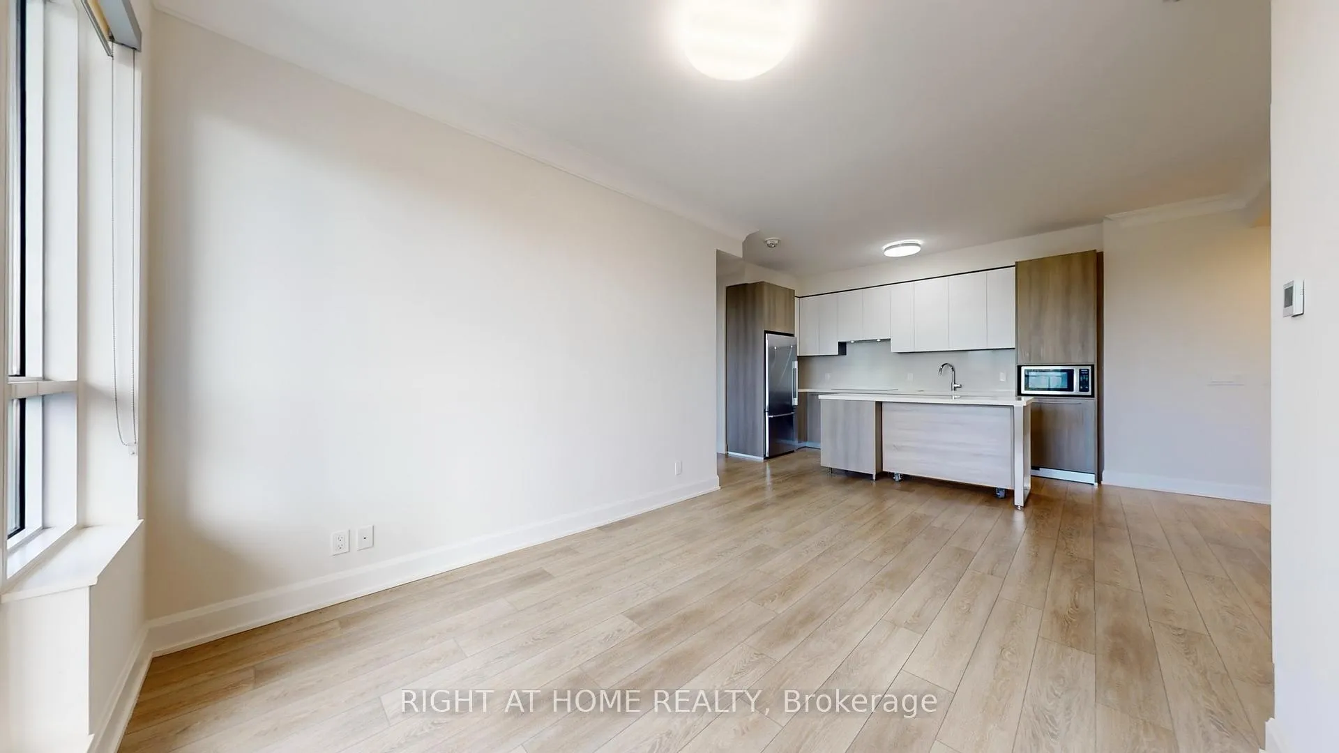 Photo 7 of Unit 807, 38 Water Walk Drive, Markham, Unionville — HOMEH