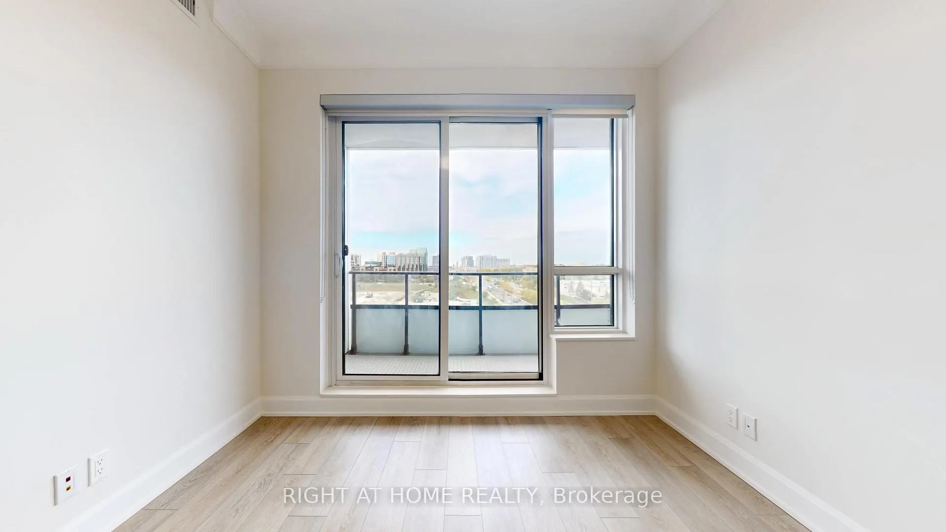 Photo 8 of Unit 807, 38 Water Walk Drive, Markham, Unionville — HOMEH