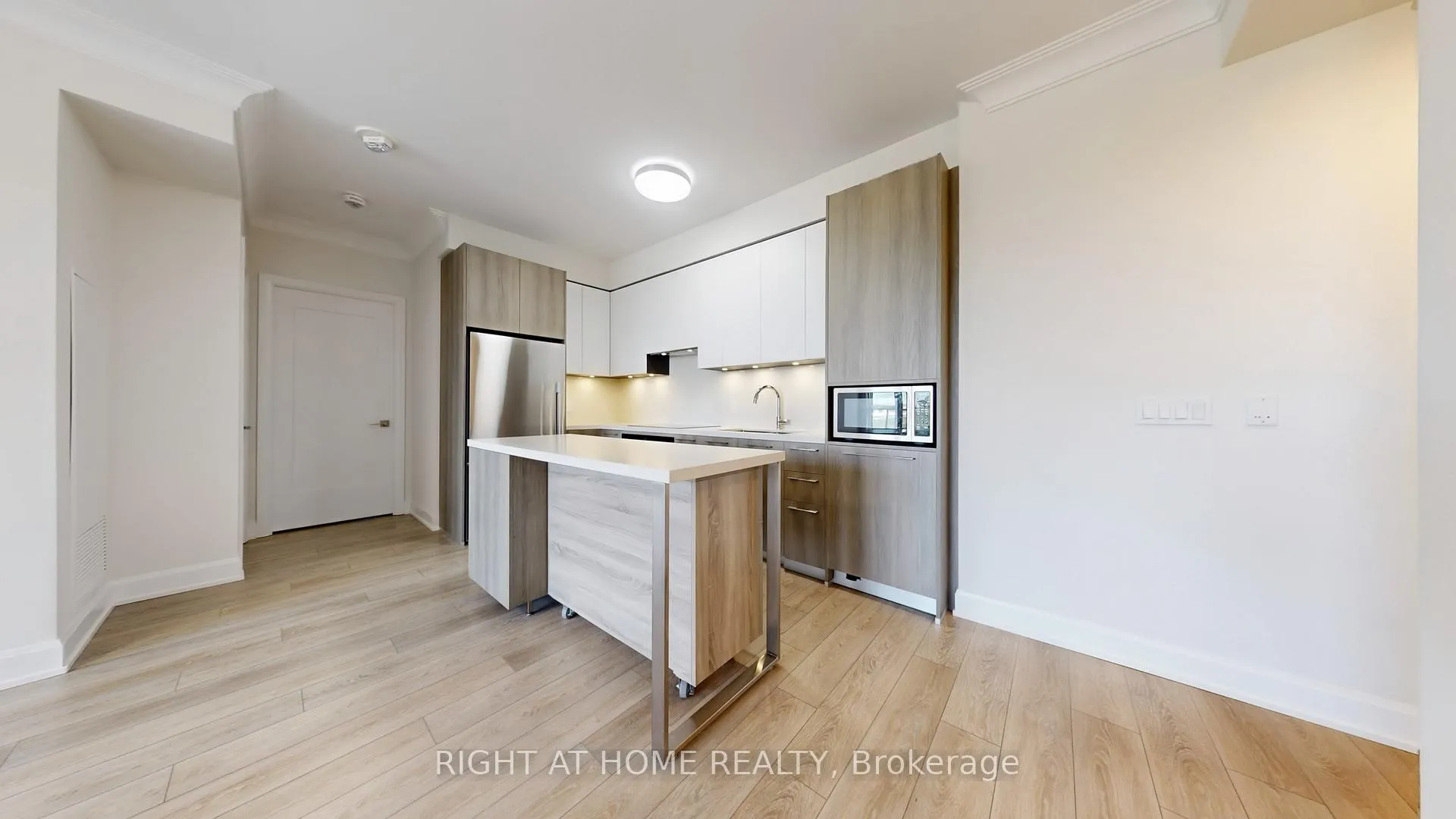 Photo 10 of Unit 807, 38 Water Walk Drive, Markham, Unionville — HOMEH