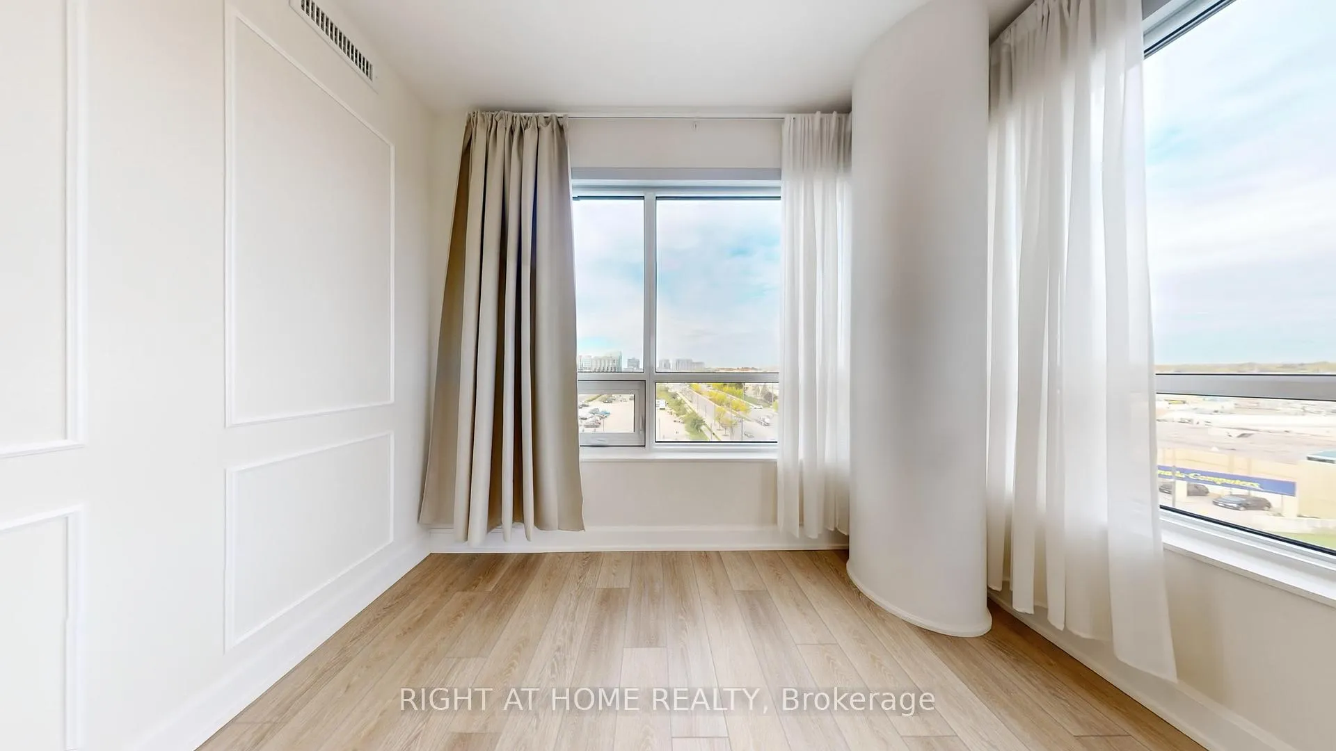 Photo 16 of Unit 807, 38 Water Walk Drive, Markham, Unionville — HOMEH