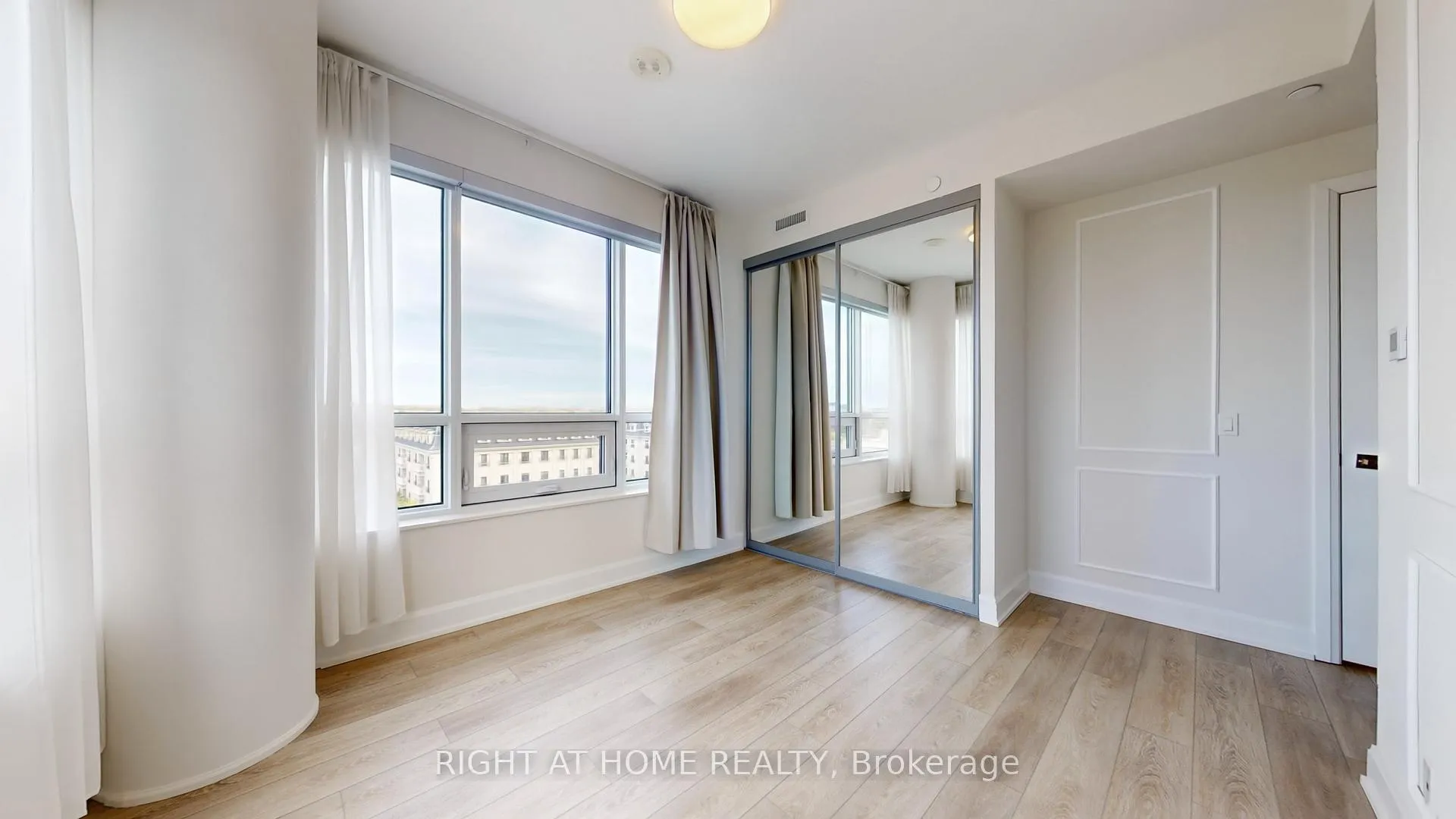Photo 17 of Unit 807, 38 Water Walk Drive, Markham, Unionville — HOMEH