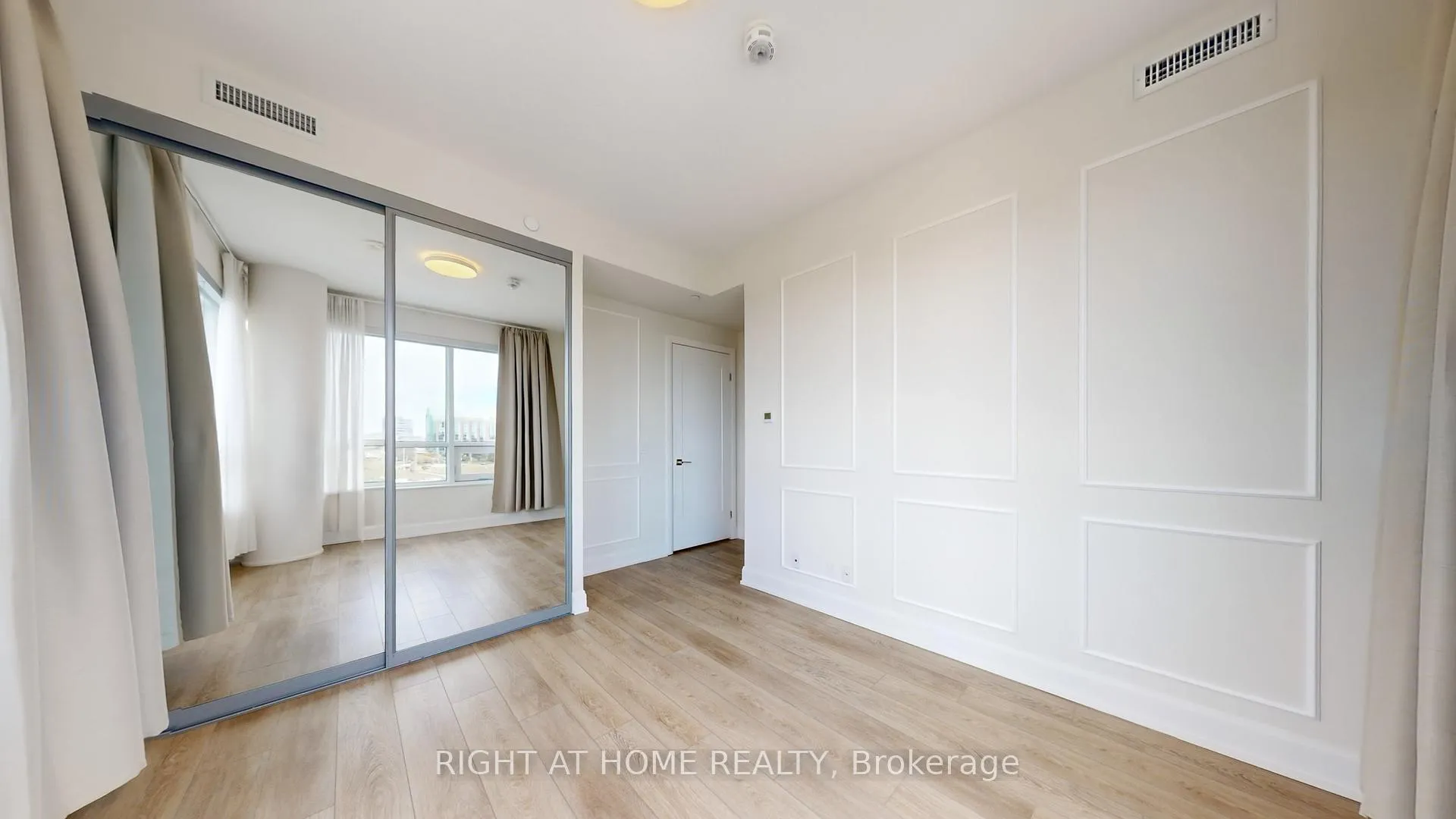 Photo 18 of Unit 807, 38 Water Walk Drive, Markham, Unionville — HOMEH