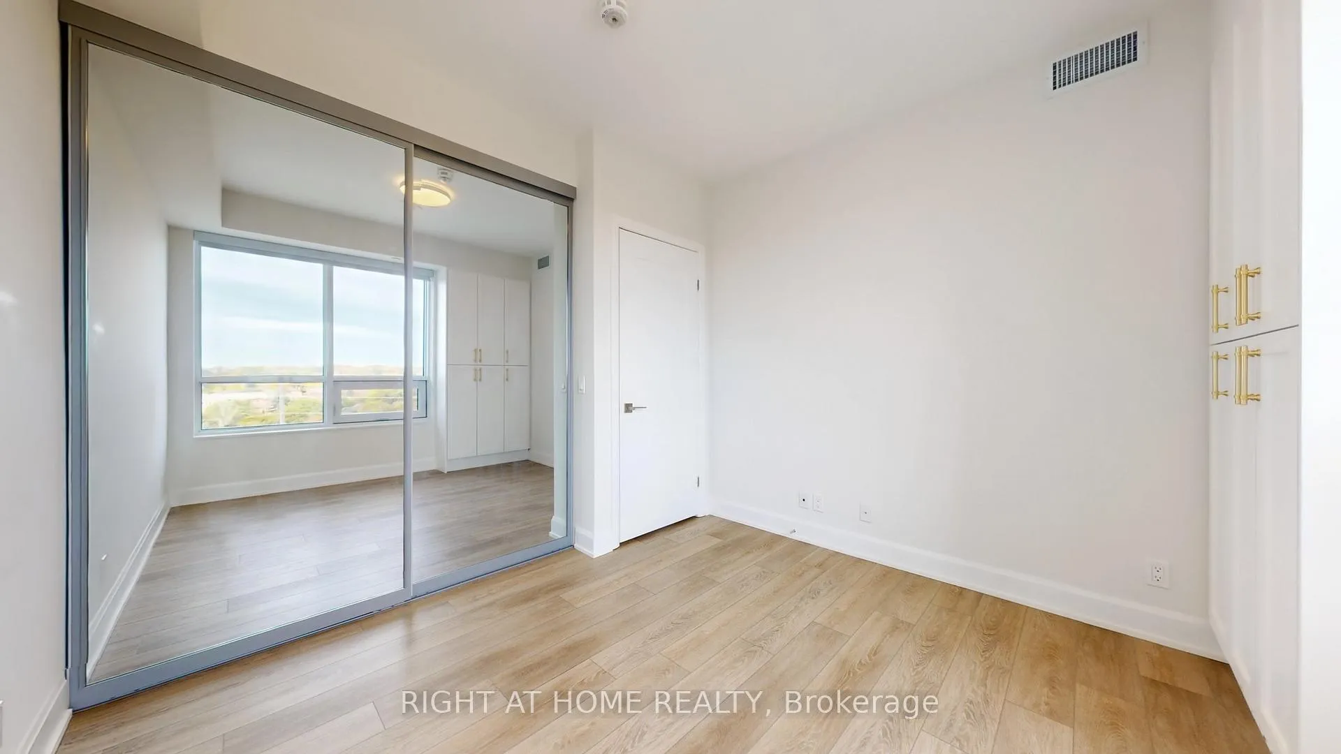 Photo 22 of Unit 807, 38 Water Walk Drive, Markham, Unionville — HOMEH
