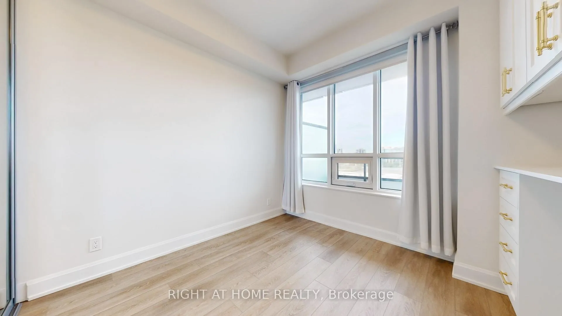 Photo 23 of Unit 807, 38 Water Walk Drive, Markham, Unionville — HOMEH