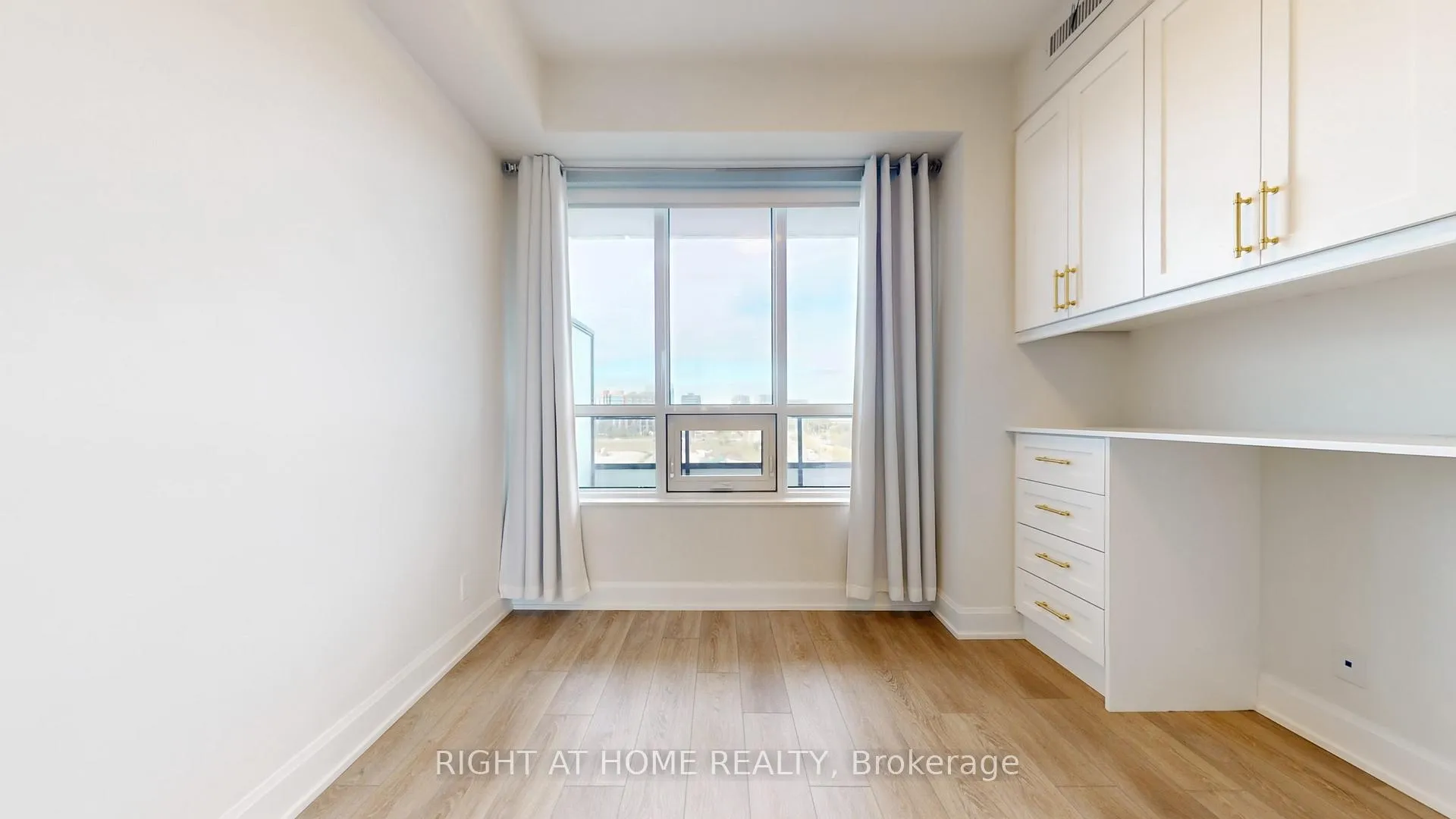 Photo 24 of Unit 807, 38 Water Walk Drive, Markham, Unionville — HOMEH