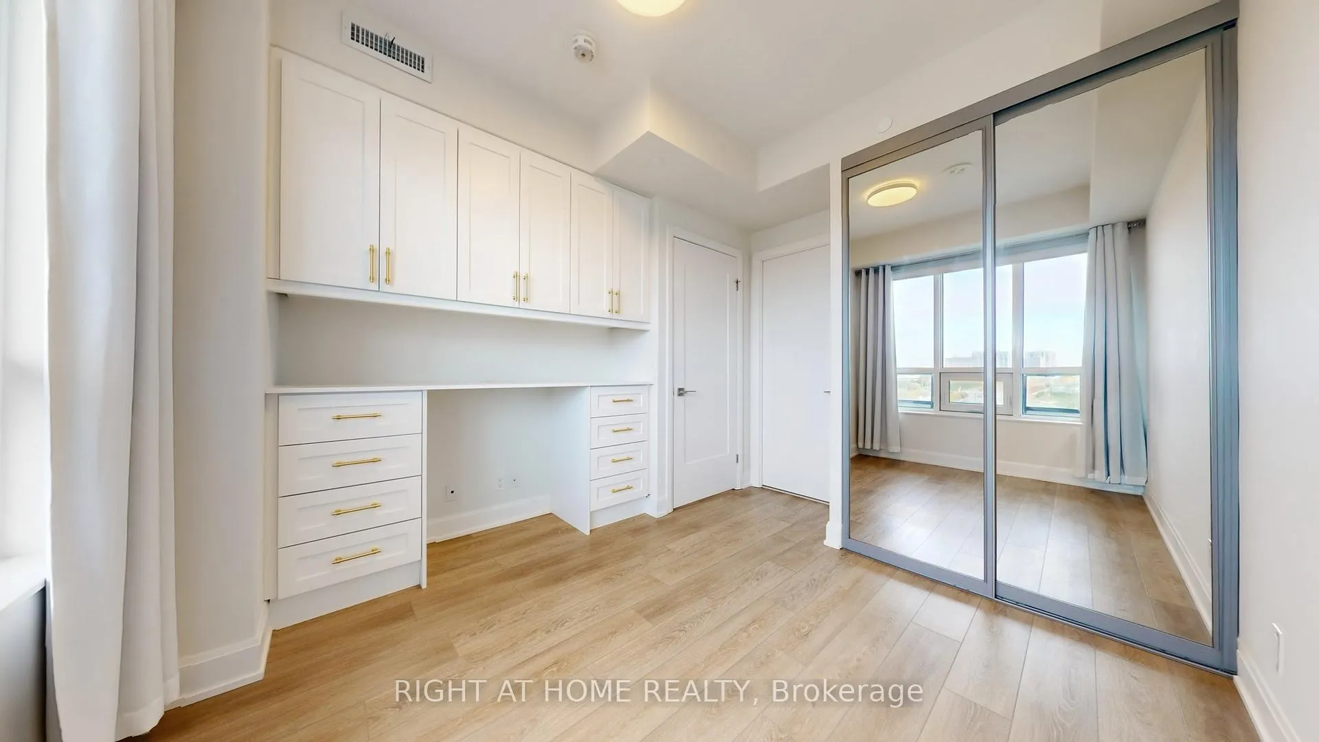 Photo 25 of Unit 807, 38 Water Walk Drive, Markham, Unionville — HOMEH