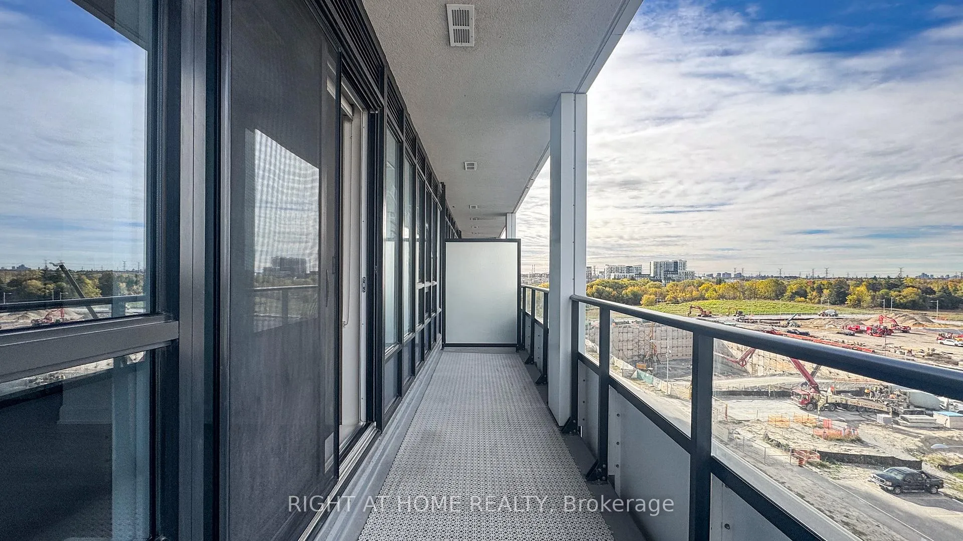 Photo 29 of Unit 807, 38 Water Walk Drive, Markham, Unionville — HOMEH