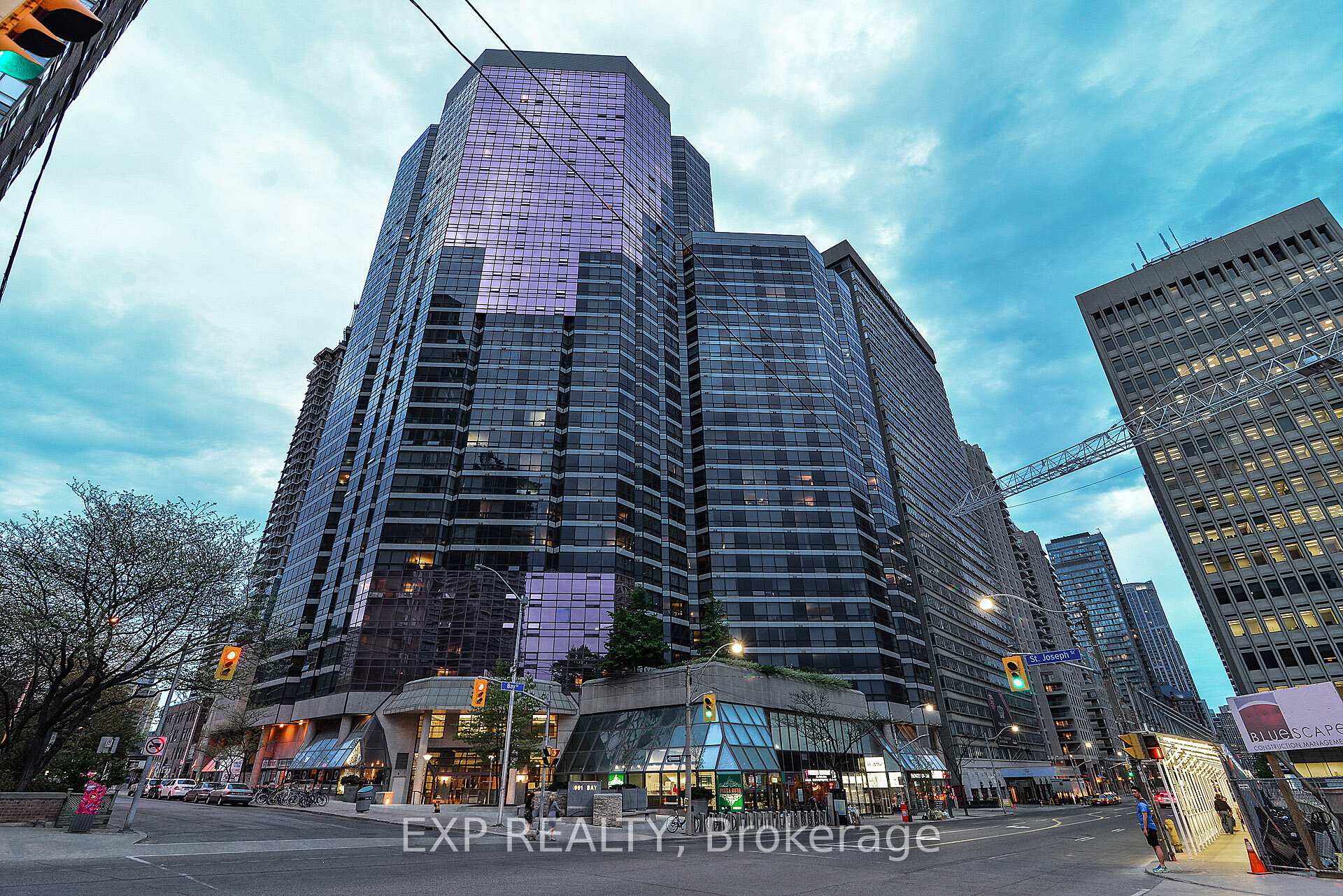 Front of Unit 617, 1001 Bay Street