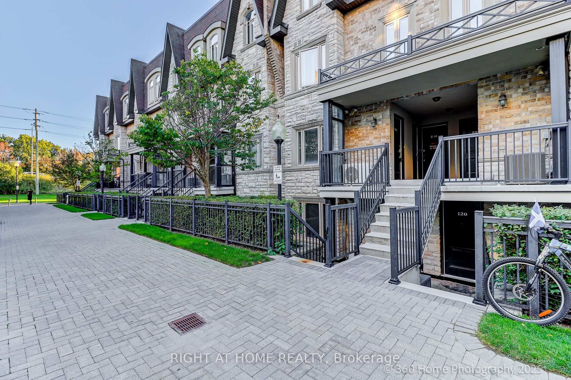 Photo 1 of Unit 256, 318 John Street, Markham, Aileen-Willowbrook — HOMEH