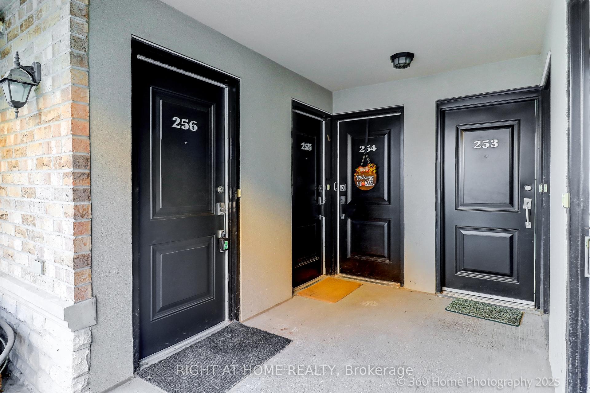 Photo 2 of Unit 256, 318 John Street, Markham, Aileen-Willowbrook — HOMEH