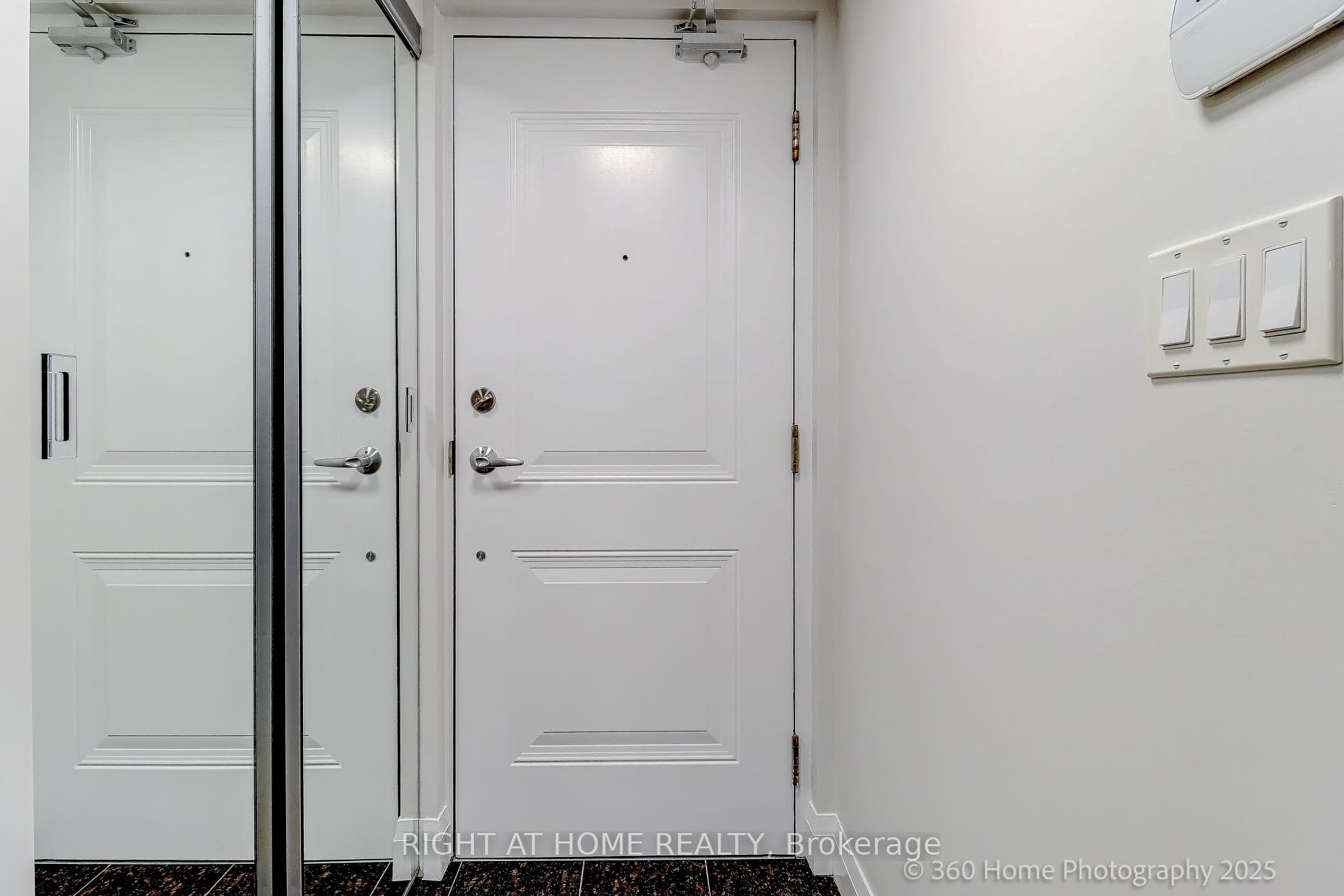 Photo 4 of Unit 256, 318 John Street, Markham, Aileen-Willowbrook — HOMEH