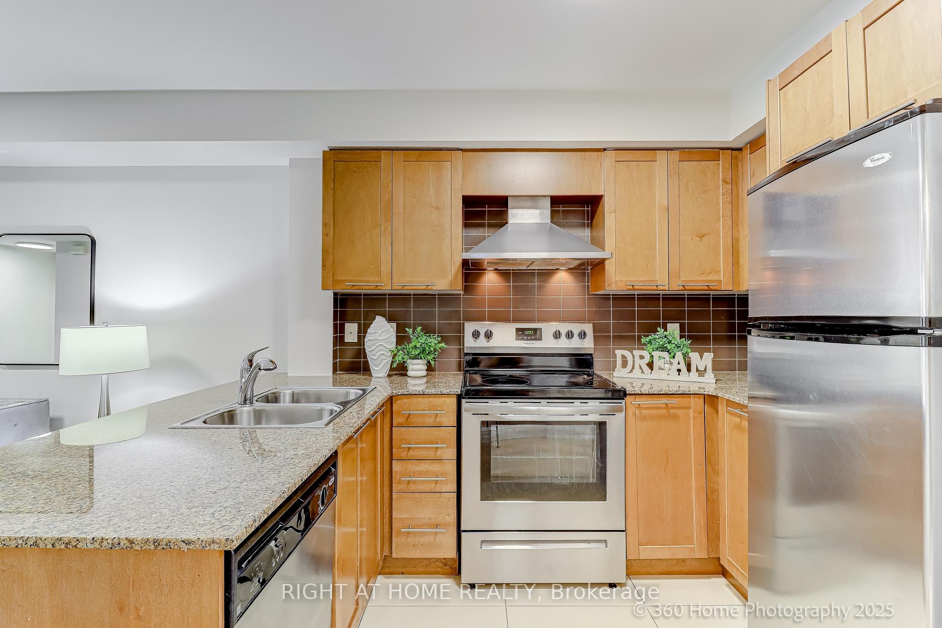 Photo 7 of Unit 256, 318 John Street, Markham, Aileen-Willowbrook — HOMEH