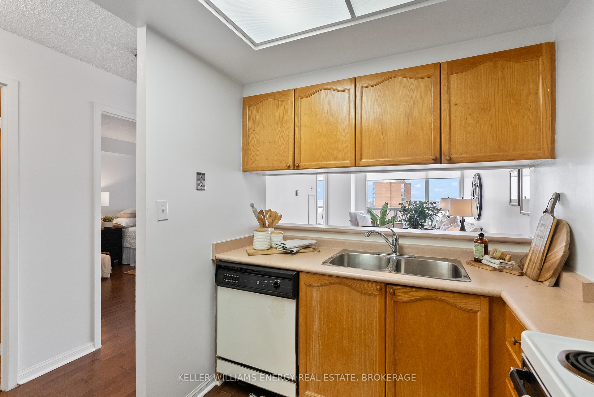 Photo 11 of Unit 904, 712 Rossland Road E, Whitby, Pringle Creek — HOMEH