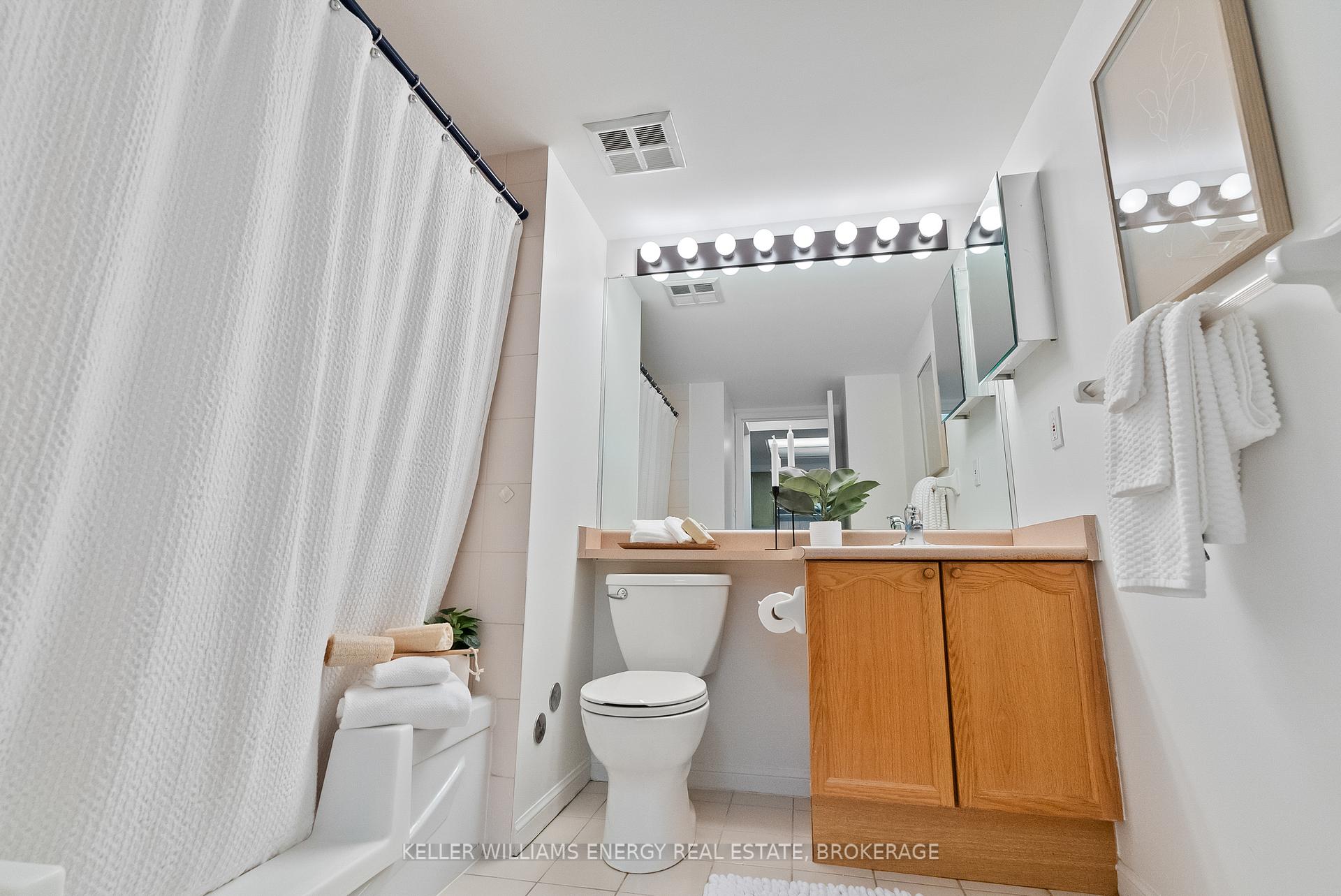 Photo 14 of Unit 904, 712 Rossland Road E, Whitby, Pringle Creek — HOMEH