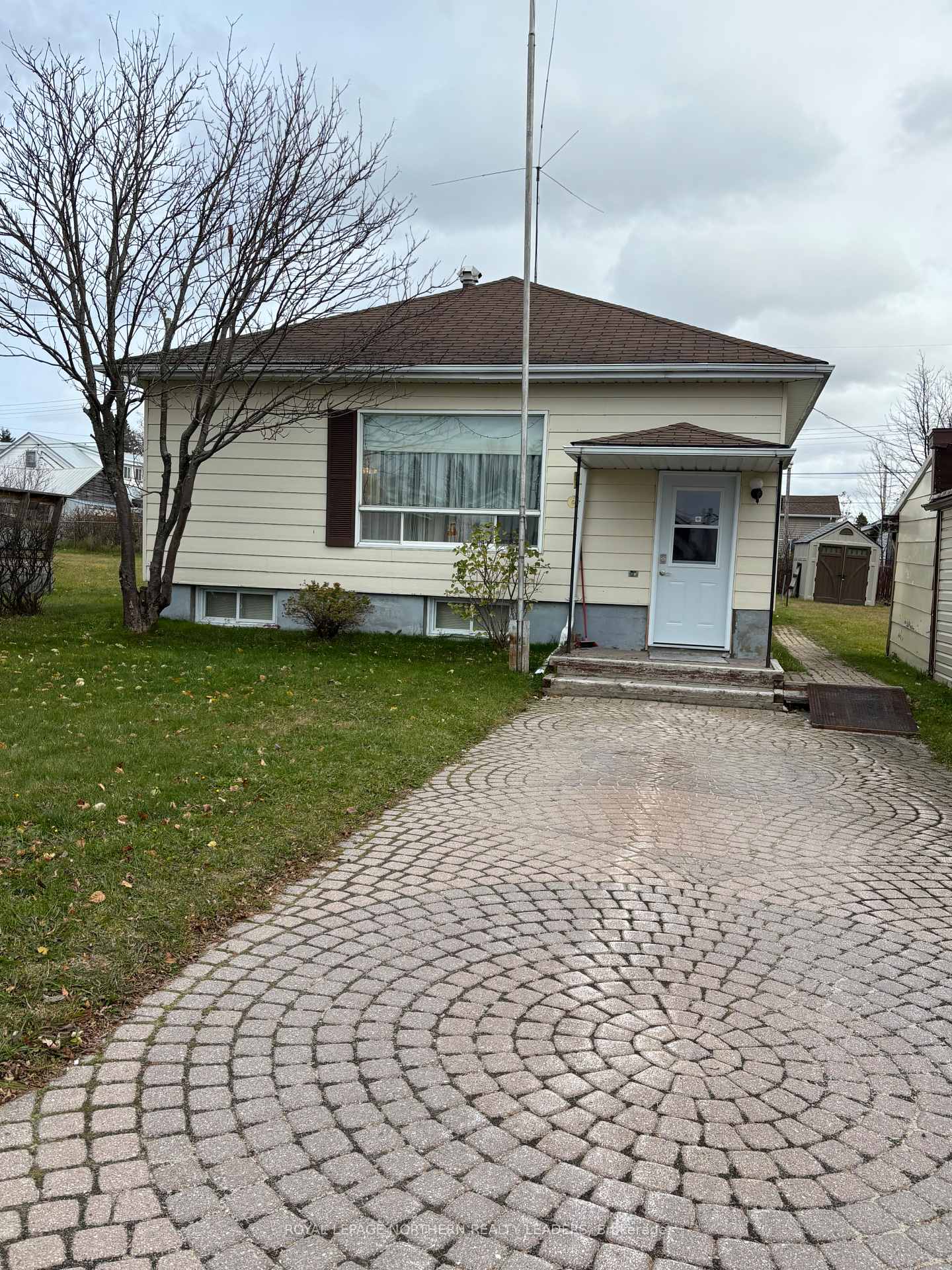 Photo 1 of 270 Ninth Avenue, Cochrane — HOMEH