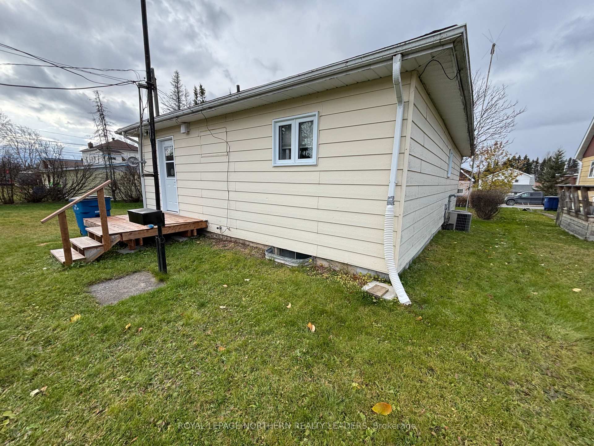 Photo 2 of 270 Ninth Avenue, Cochrane — HOMEH