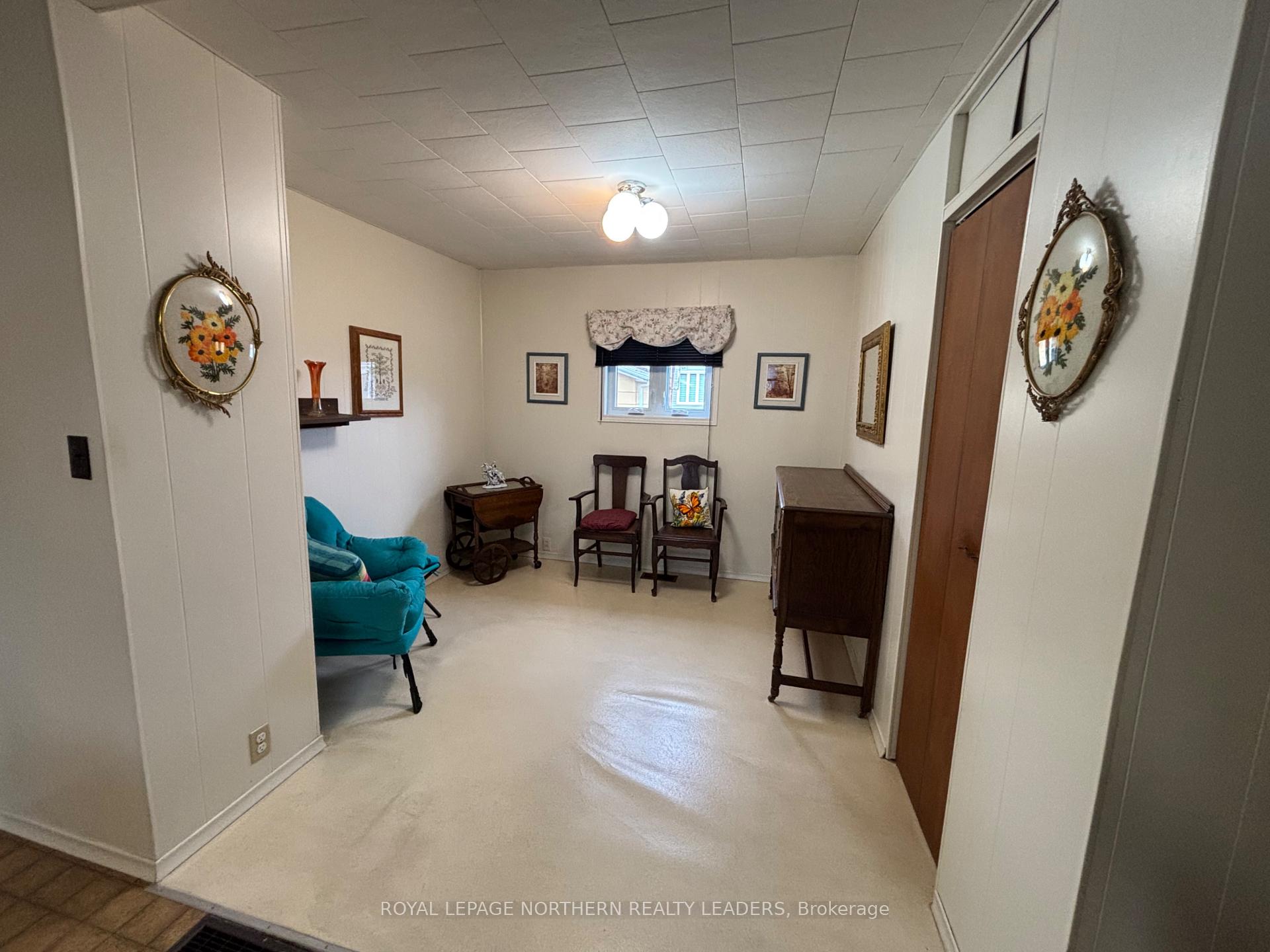 Photo 12 of 270 Ninth Avenue, Cochrane — HOMEH