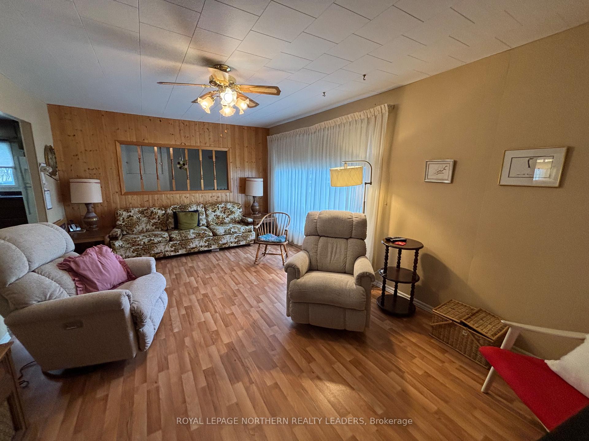 Photo 23 of 270 Ninth Avenue, Cochrane — HOMEH
