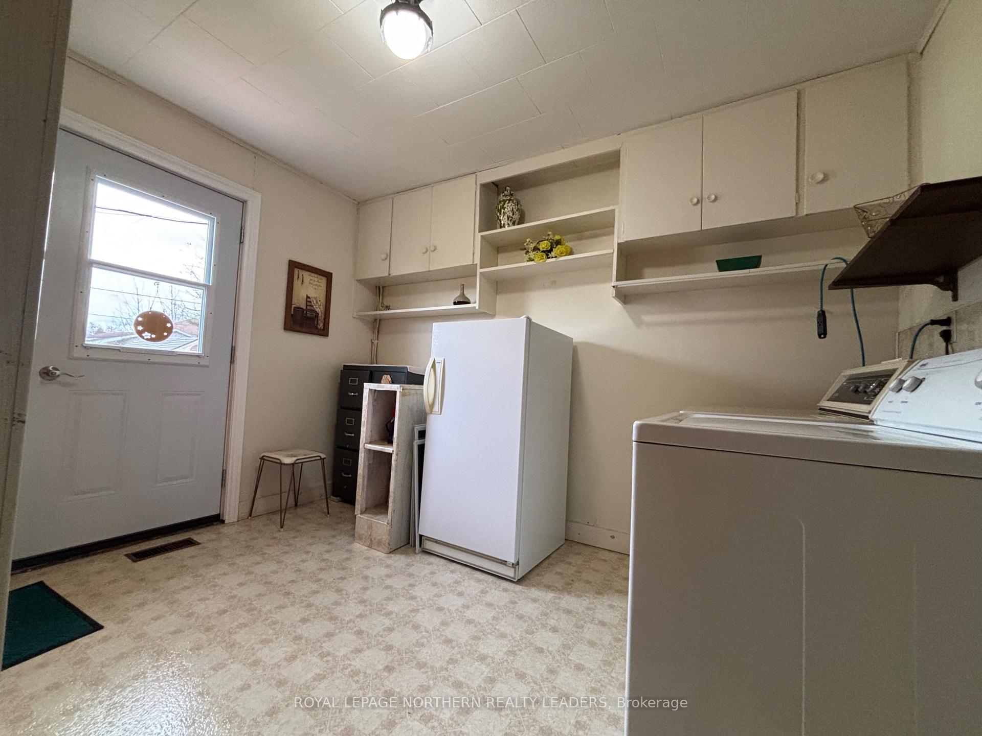 Photo 13 of 270 Ninth Avenue, Cochrane — HOMEH