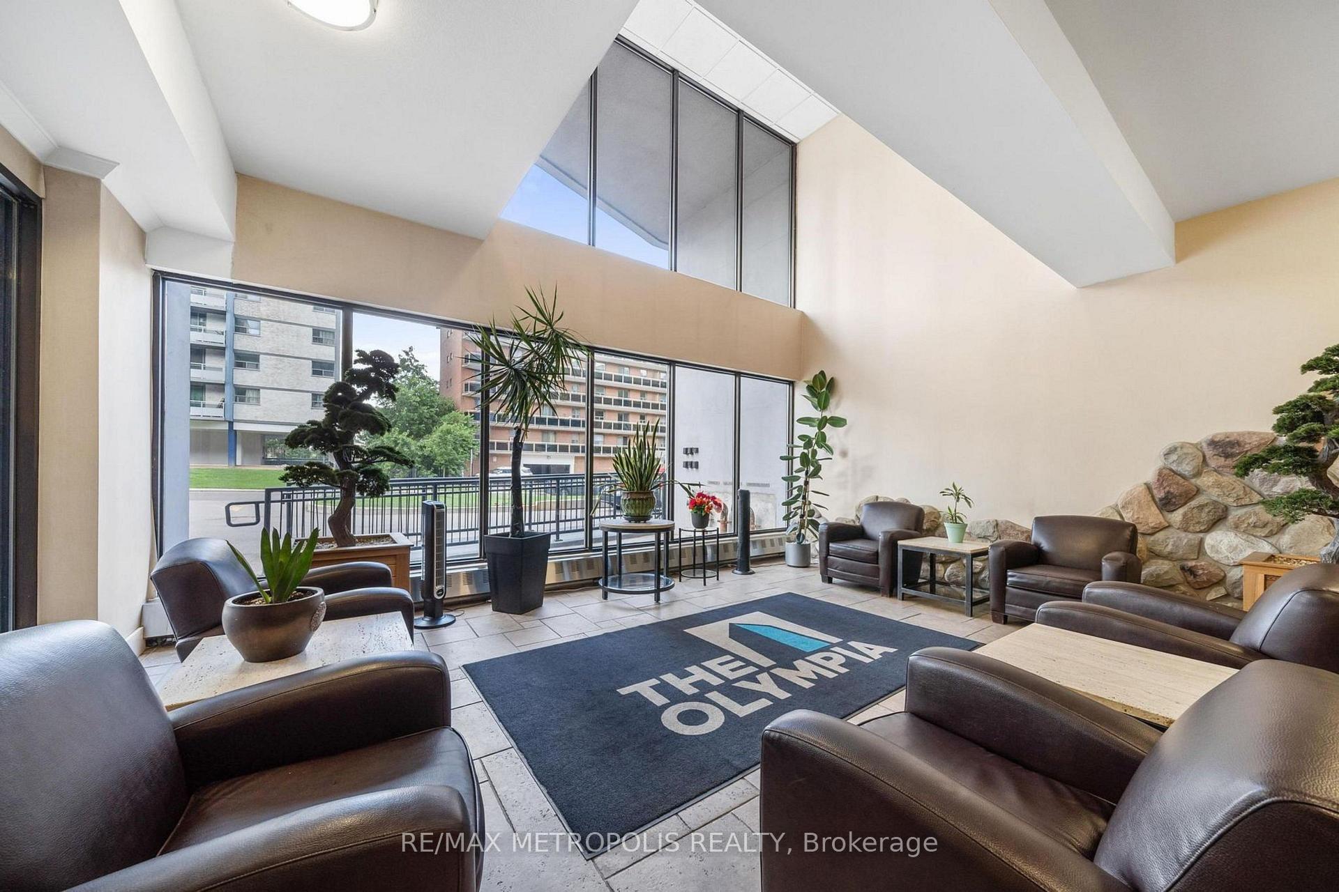 Photo 3 of Unit 502, 150 Charlton Avenue E, Hamilton, Corktown — HOMEH
