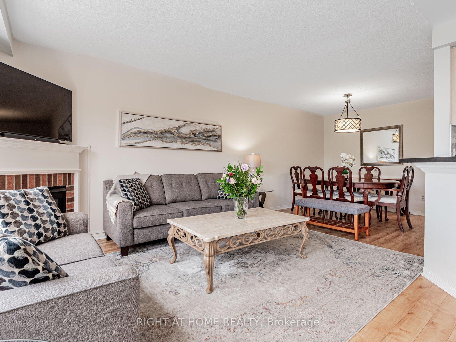 Photo 4 of 32 Millcliff Circle, Aurora, Aurora Grove — HOMEH