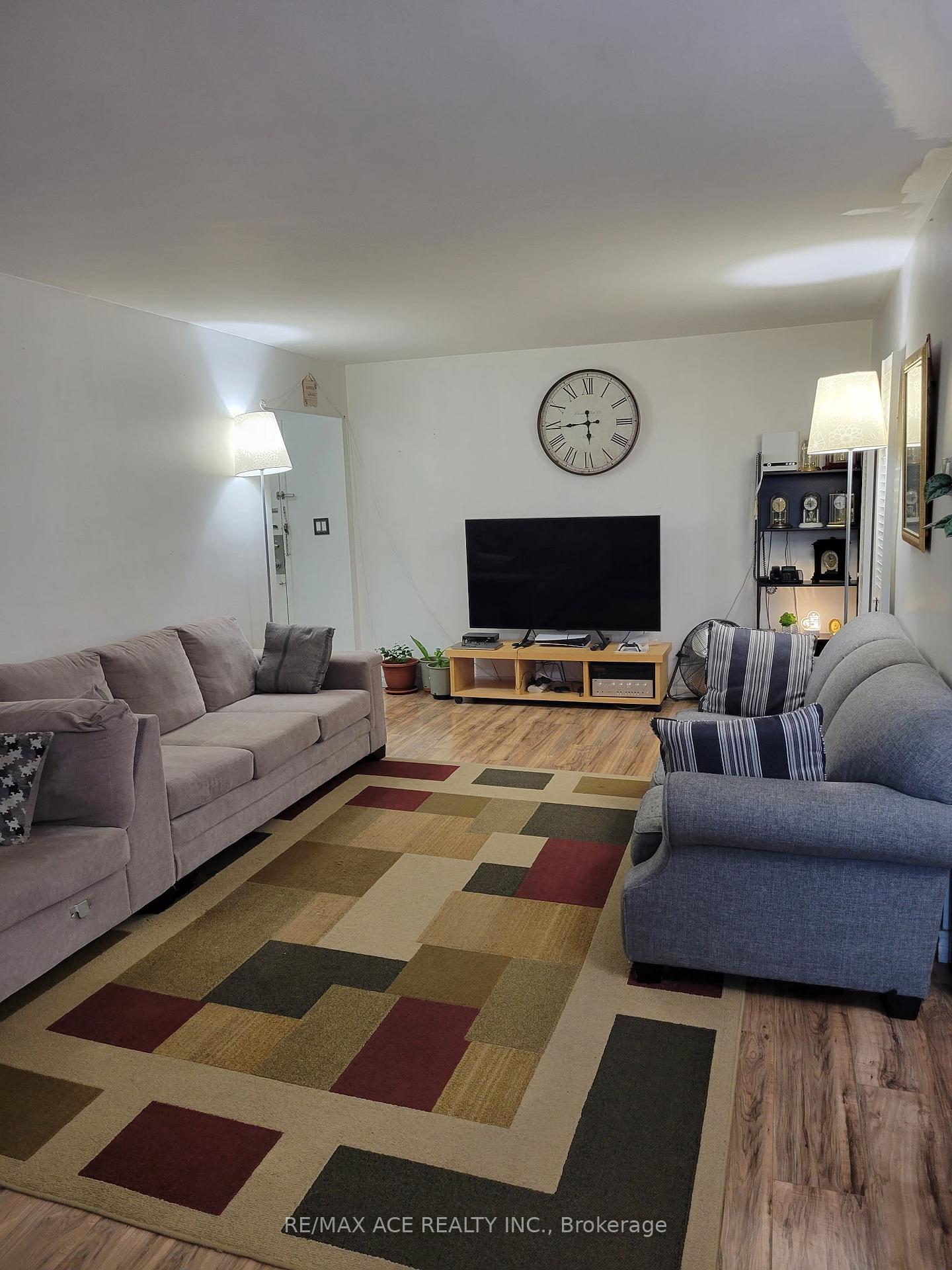 Photo 2 of Unit 2011, 5 Massey Square, Toronto, Crescent Town — HOMEH
