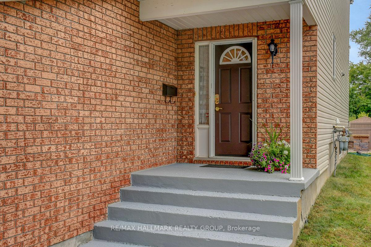 Photo 4 of 1166 Ambercrest Street, Ottawa, Carson Grove — HOMEH