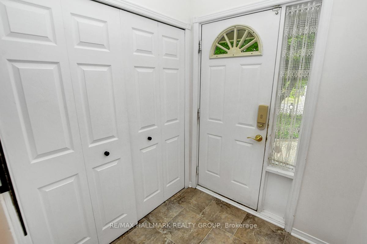 Photo 3 of 1166 Ambercrest Street, Ottawa, Carson Grove — HOMEH