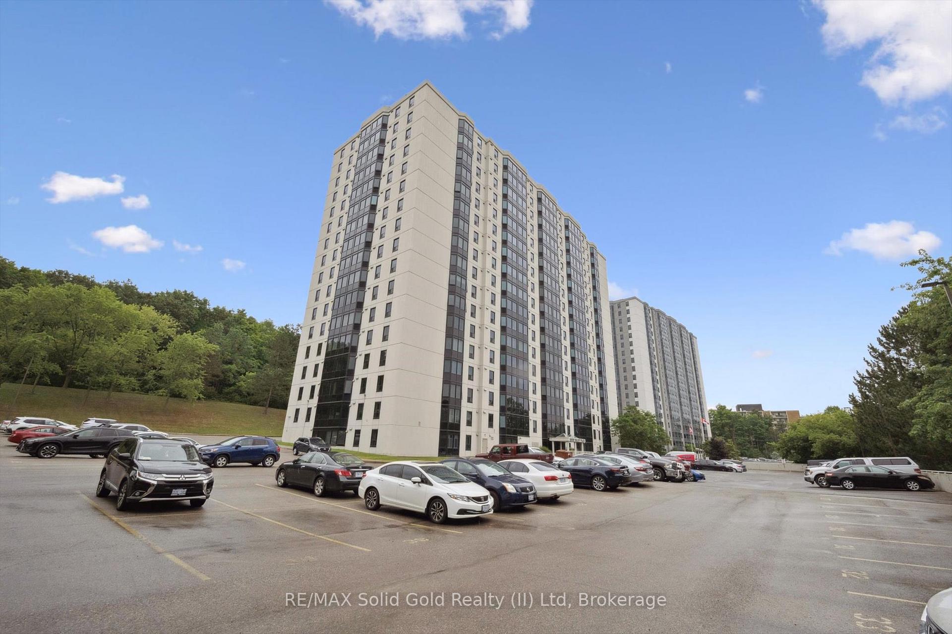 Photo 2 of Unit 304, 35 Green Valley Drive, Kitchener — HOMEH