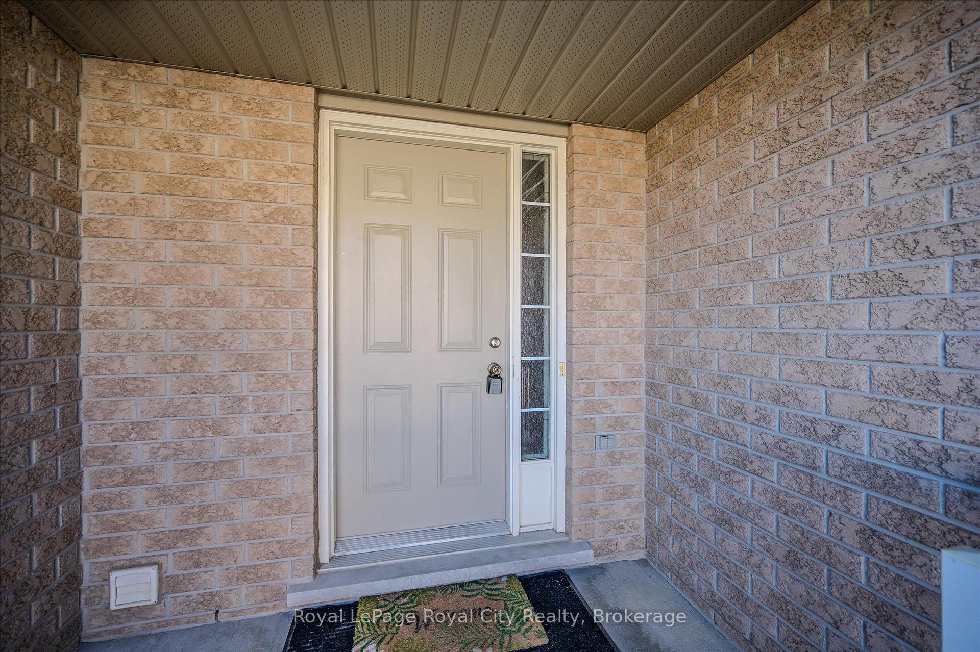 Photo 5 of Unit 4, 361 Arkell Road, Guelph, Pineridge/Westminster Woods — HOMEH