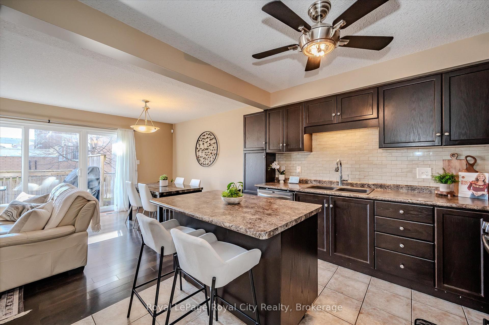 Photo 7 of Unit 4, 361 Arkell Road, Guelph, Pineridge/Westminster Woods — HOMEH