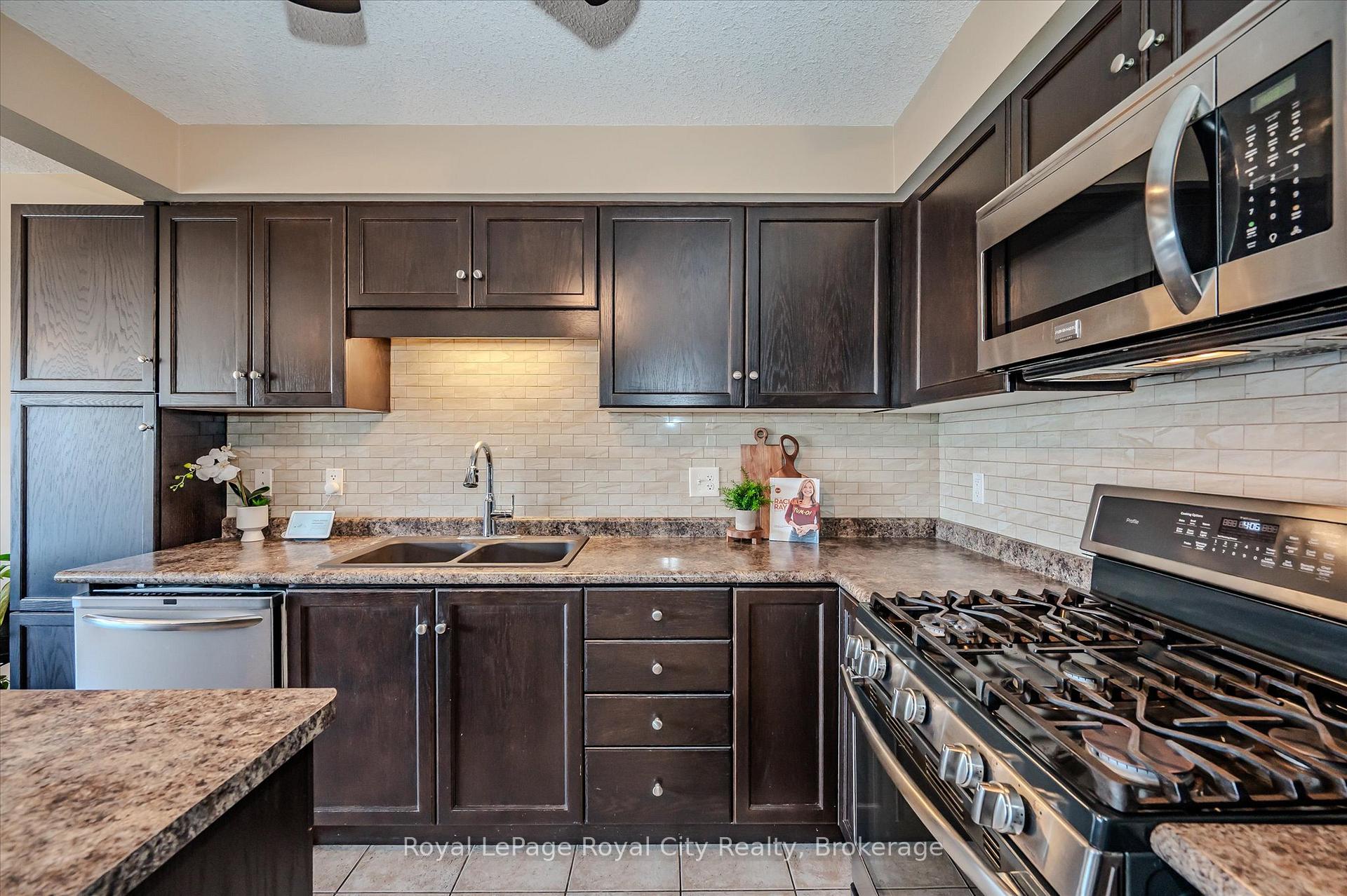 Photo 10 of Unit 4, 361 Arkell Road, Guelph, Pineridge/Westminster Woods — HOMEH