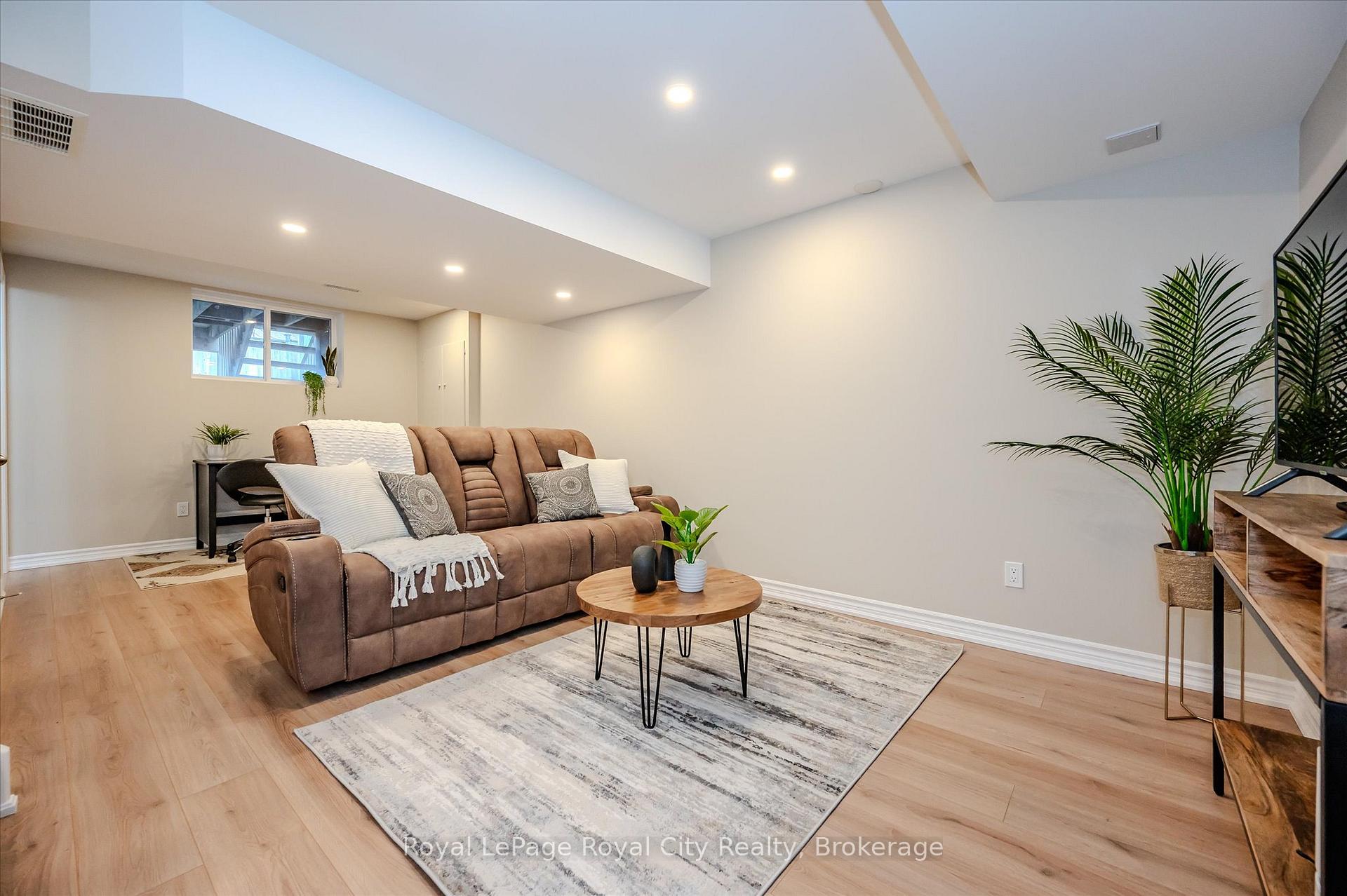Photo 31 of Unit 4, 361 Arkell Road, Guelph, Pineridge/Westminster Woods — HOMEH