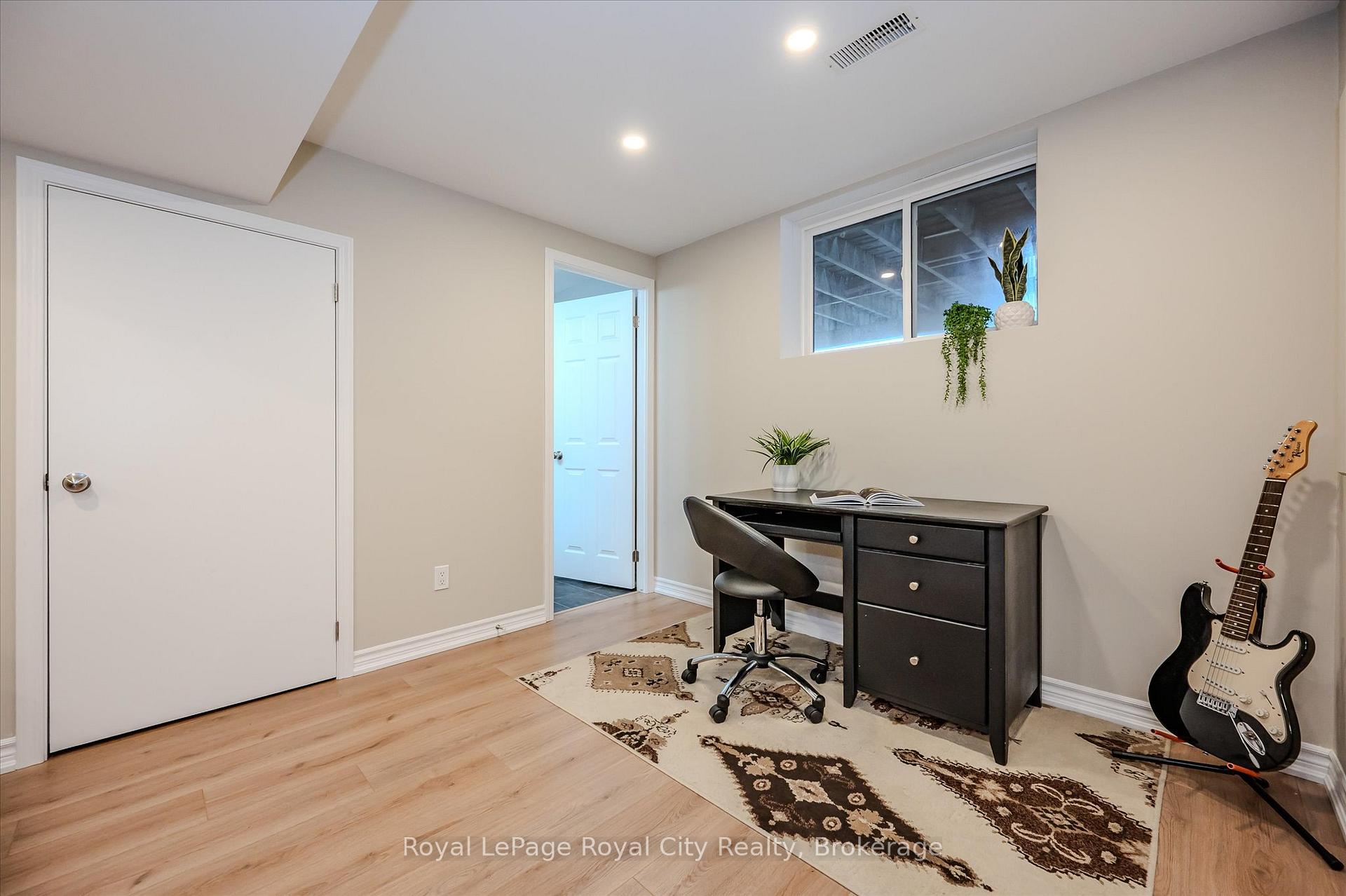 Photo 34 of Unit 4, 361 Arkell Road, Guelph, Pineridge/Westminster Woods — HOMEH