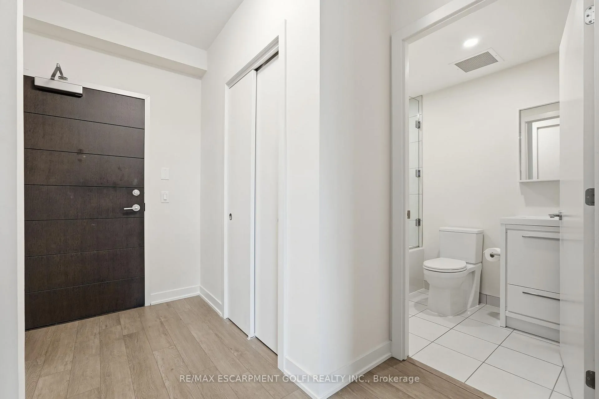 Photo 6 of Unit 416, 212 King William Street, Hamilton, Beasley — HOMEH